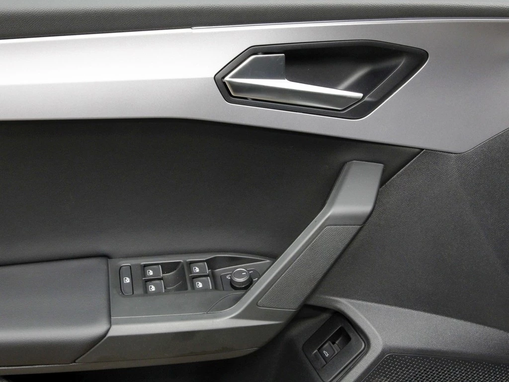 SEAT Leon Sportstourer eTSI UPE 46.330 FR Black Ed.