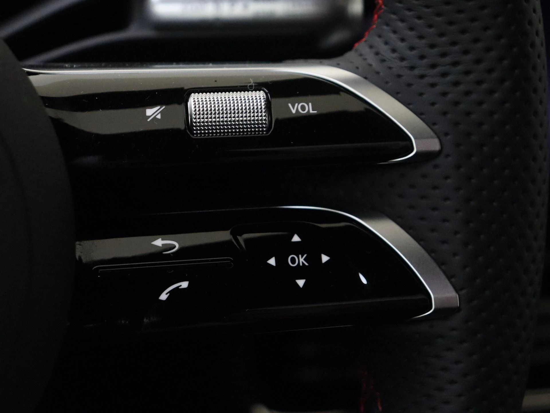 Mercedes-Benz-CLA-image-12