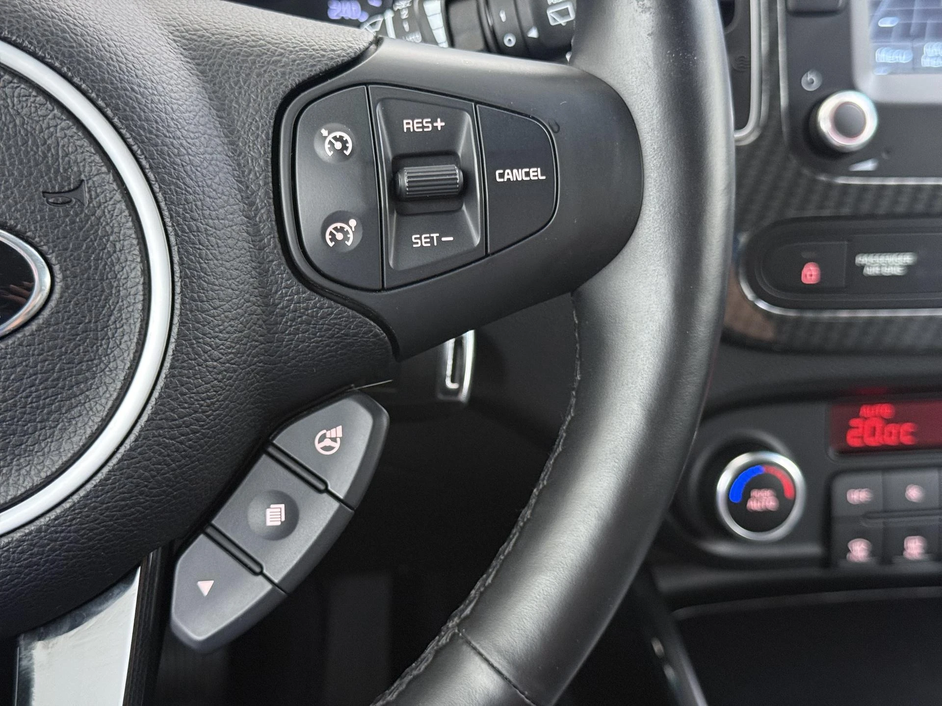 Kia-Carens-image-23