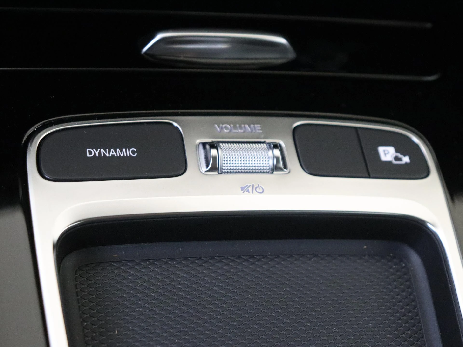 Mercedes-Benz-GLA-image-20