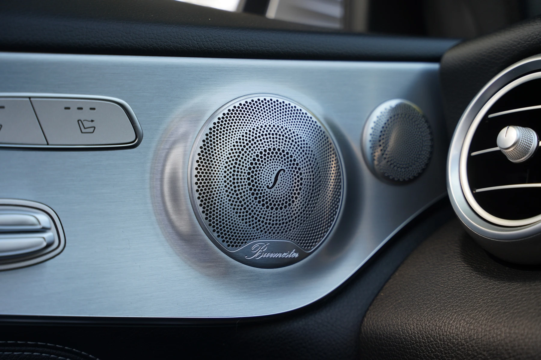 Mercedes-Benz-C-Class-image-27