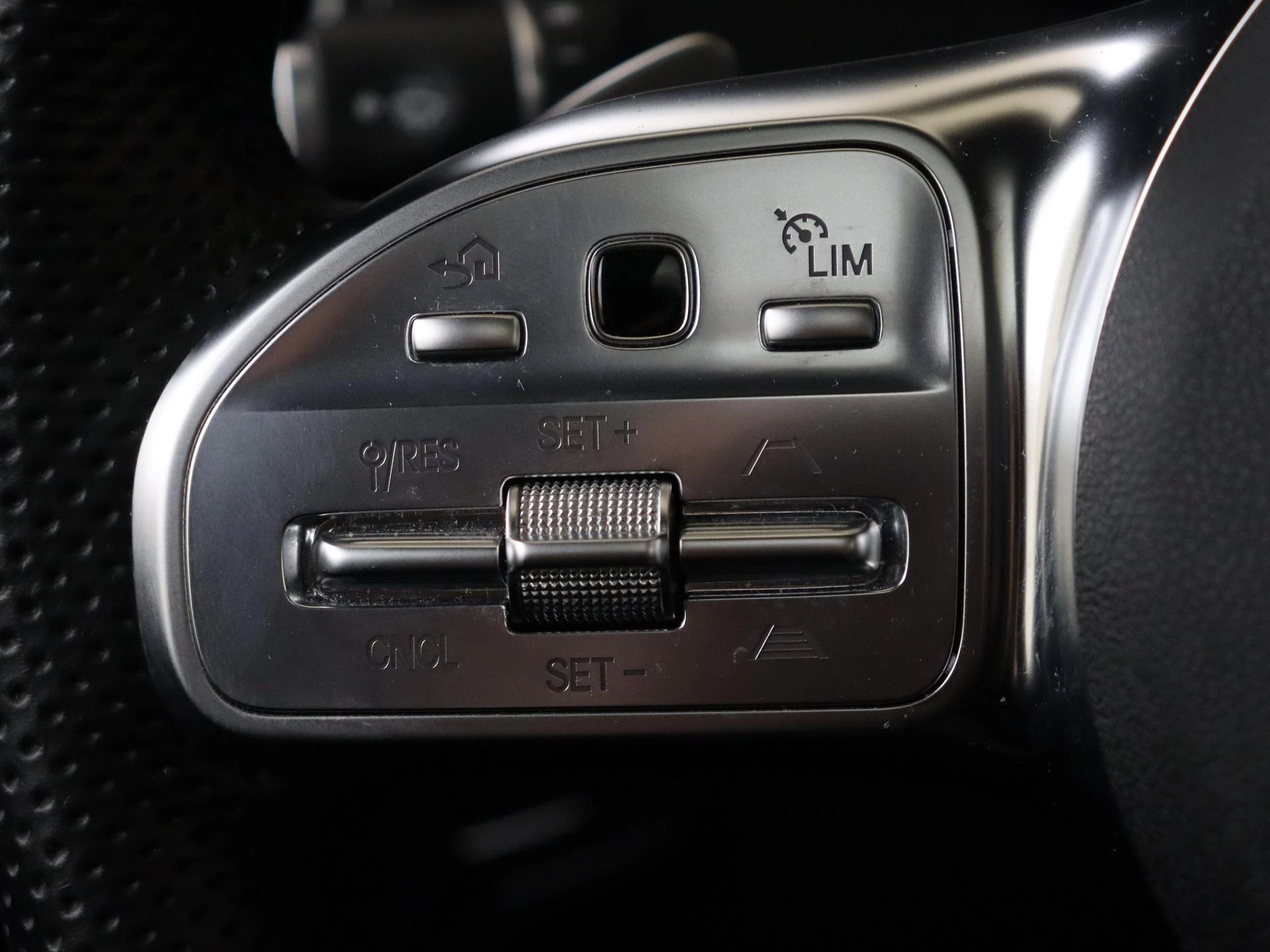 Mercedes-Benz-GLC-image-12