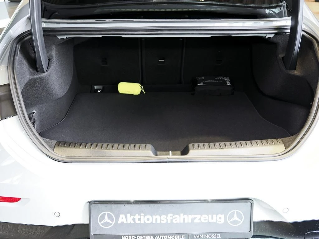 Mercedes-Benz-CLA 200-image-18