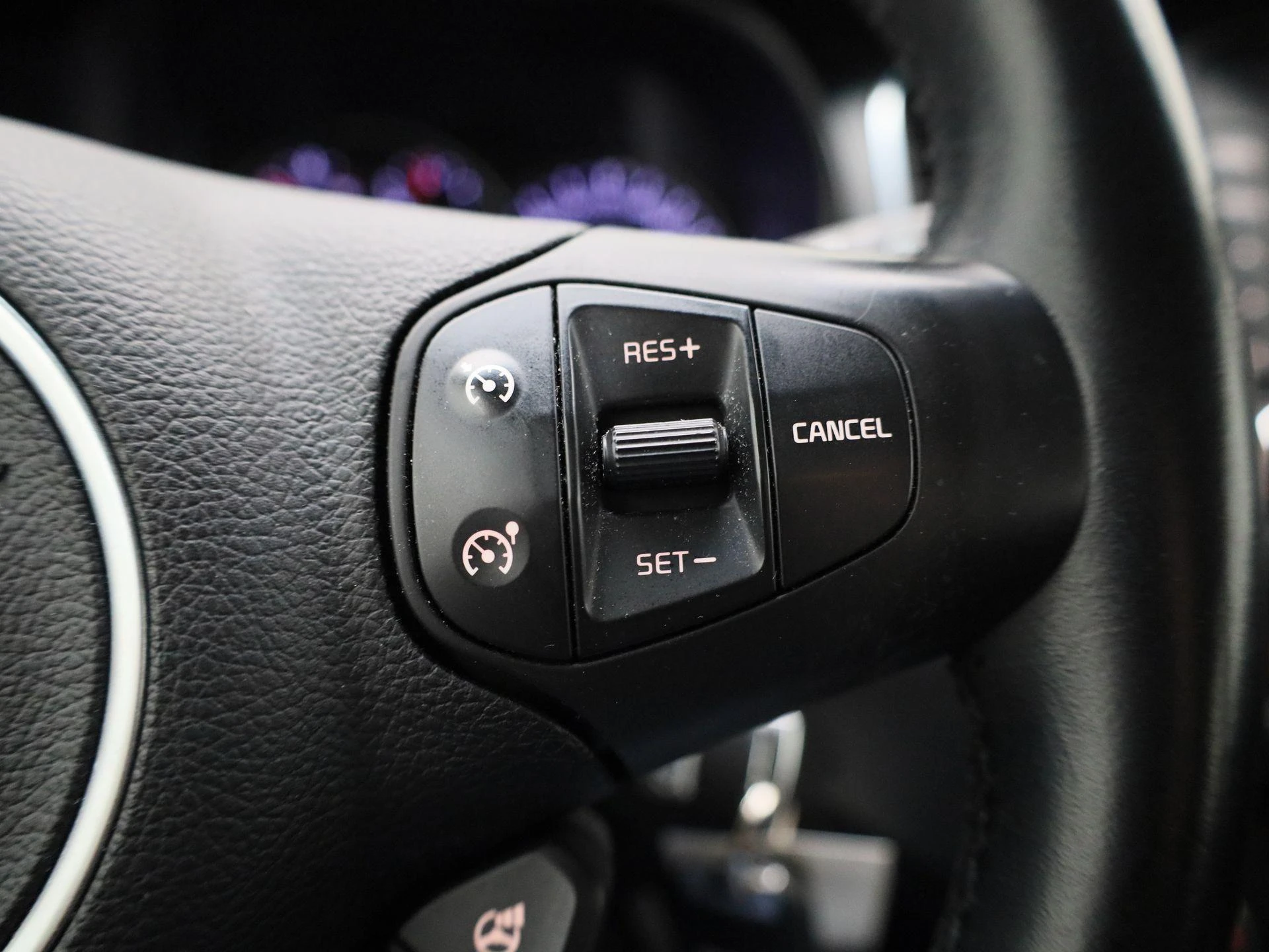 Kia-Carens-image-16