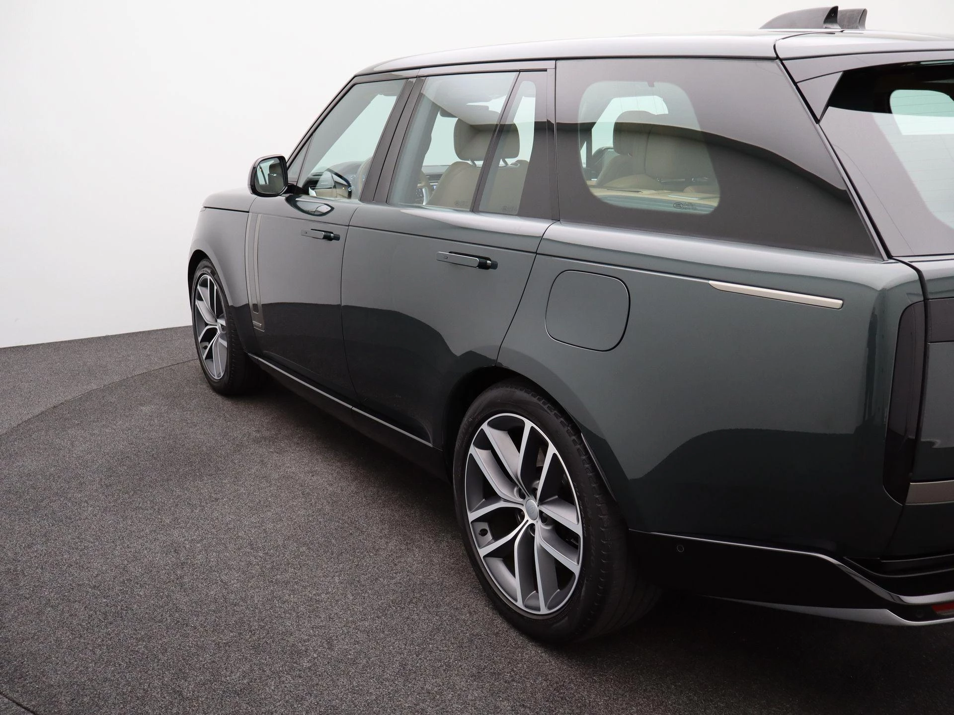 Land Rover-Range Rover-image-47