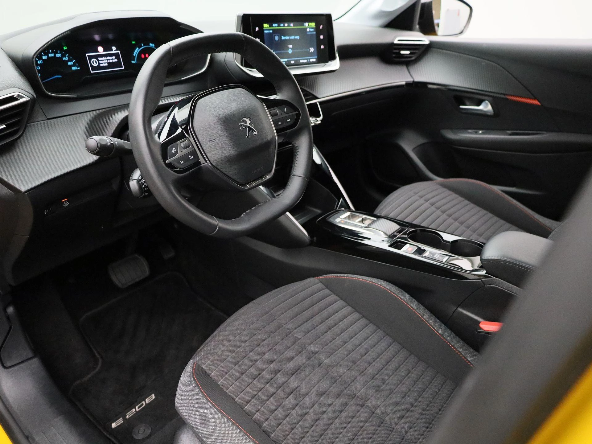 Peugeot-e-208-image-15