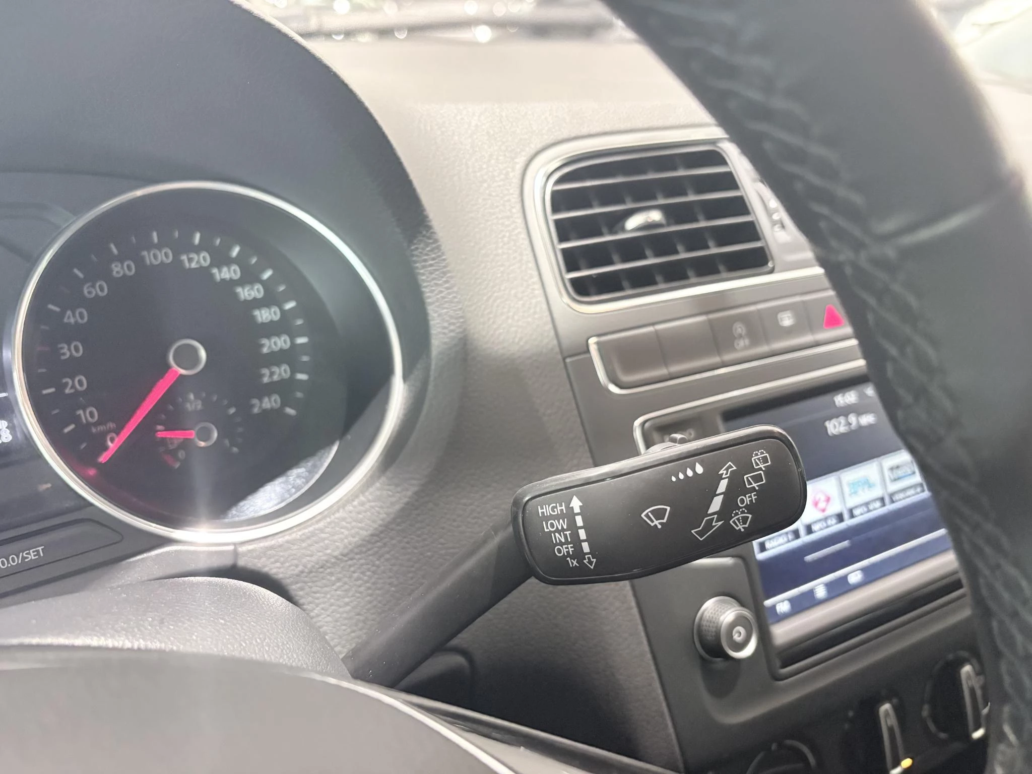 Volkswagen-Polo-image-14