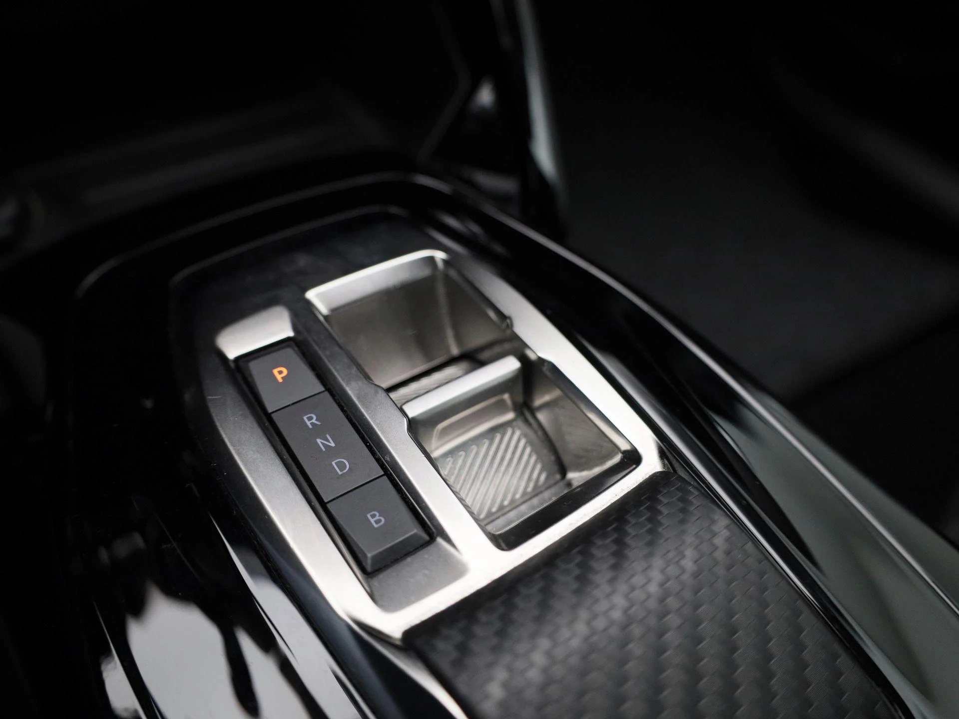 Peugeot-e-208-image-24