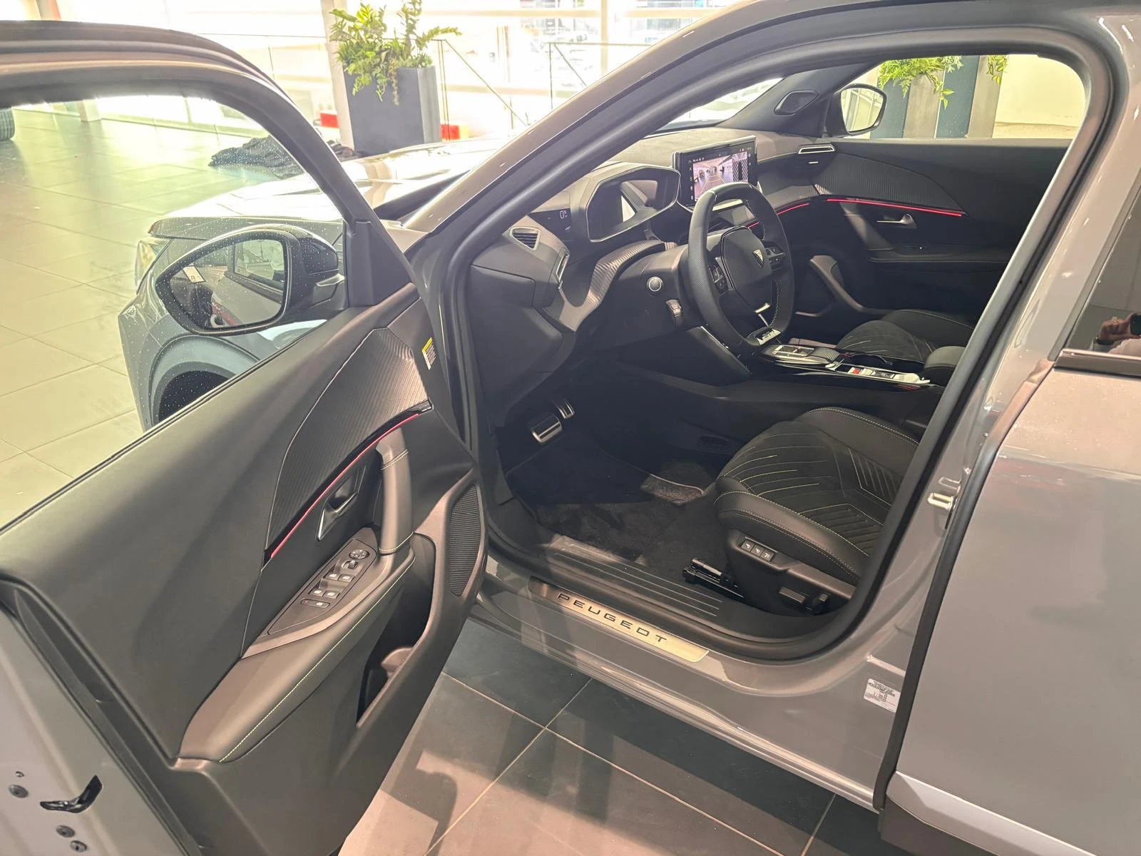 Peugeot e-2008 EV GT 54 kWh