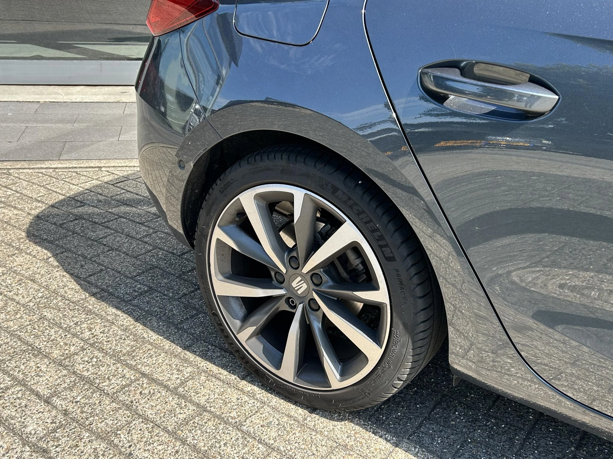 SEAT Leon 1.5 TSI FR Launch Edition