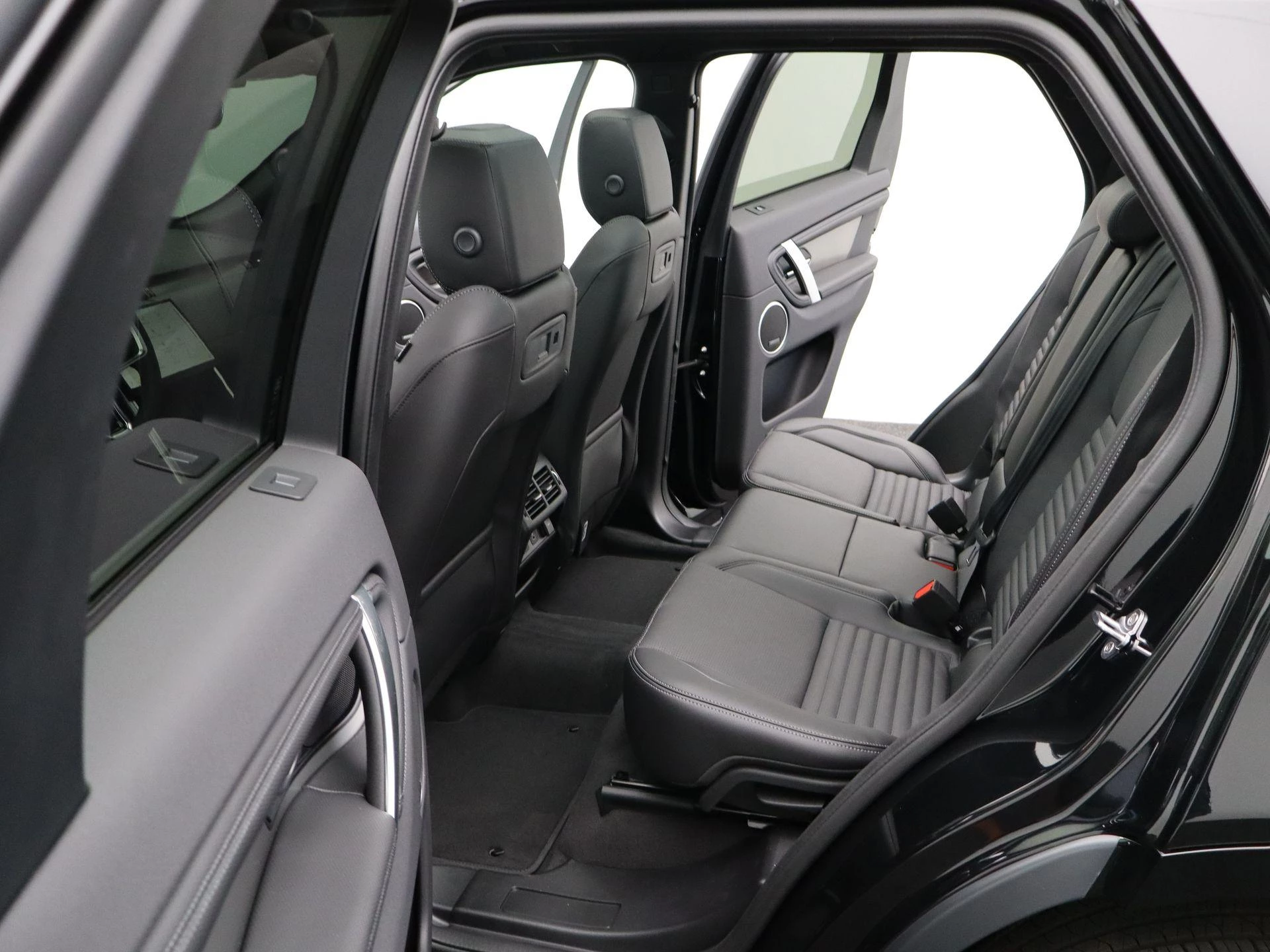Land Rover-Discovery Sport-image-12