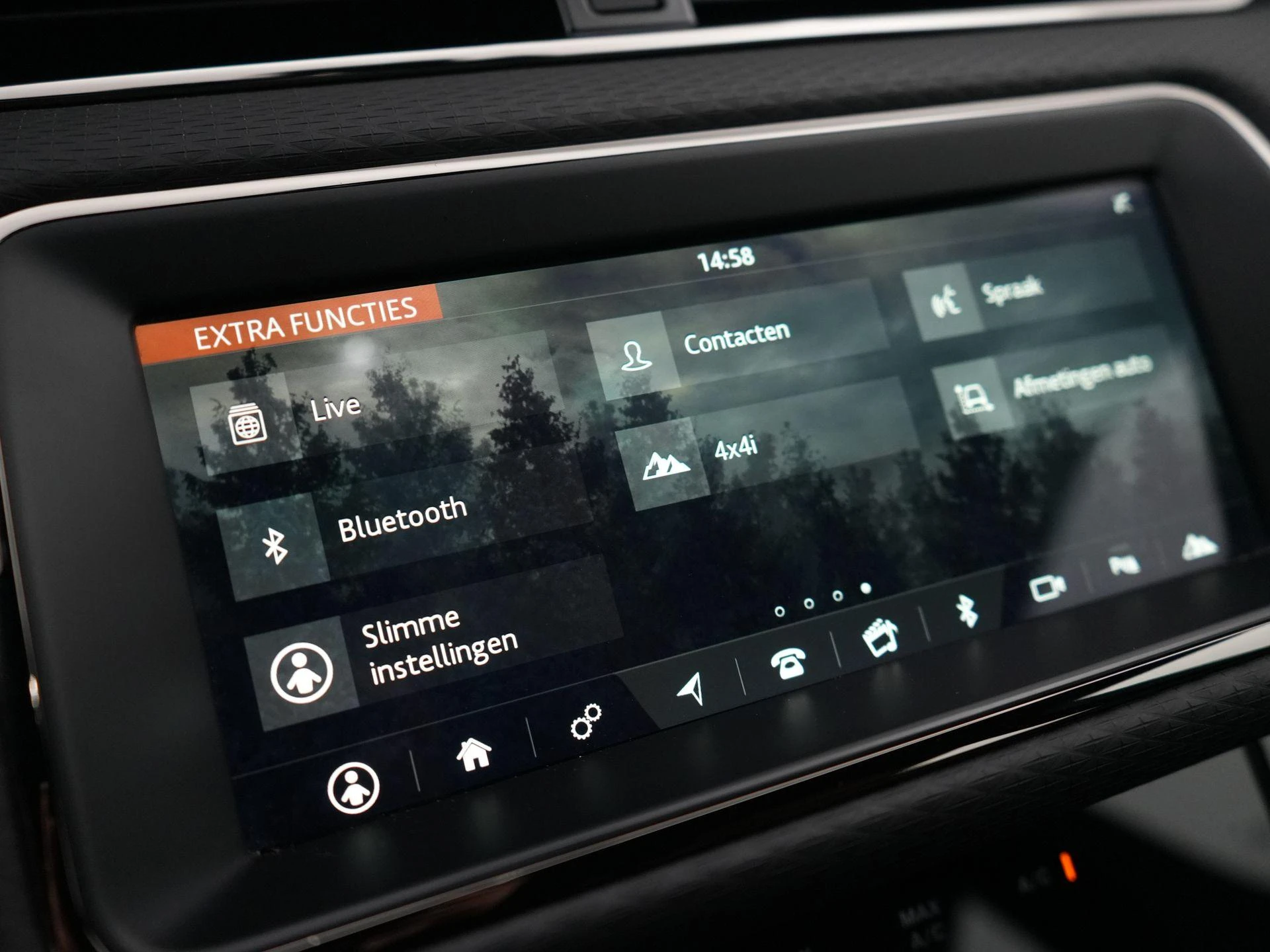 Land Rover-Range Rover Evoque-image-22
