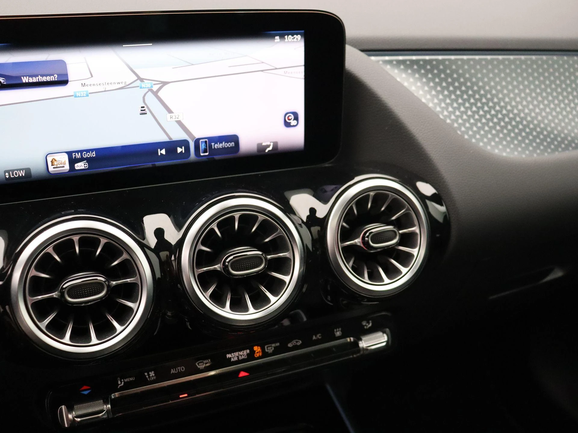 Mercedes-Benz EQA 250+ Business Line + PANO DAK + CARPLAY + CAMERA +