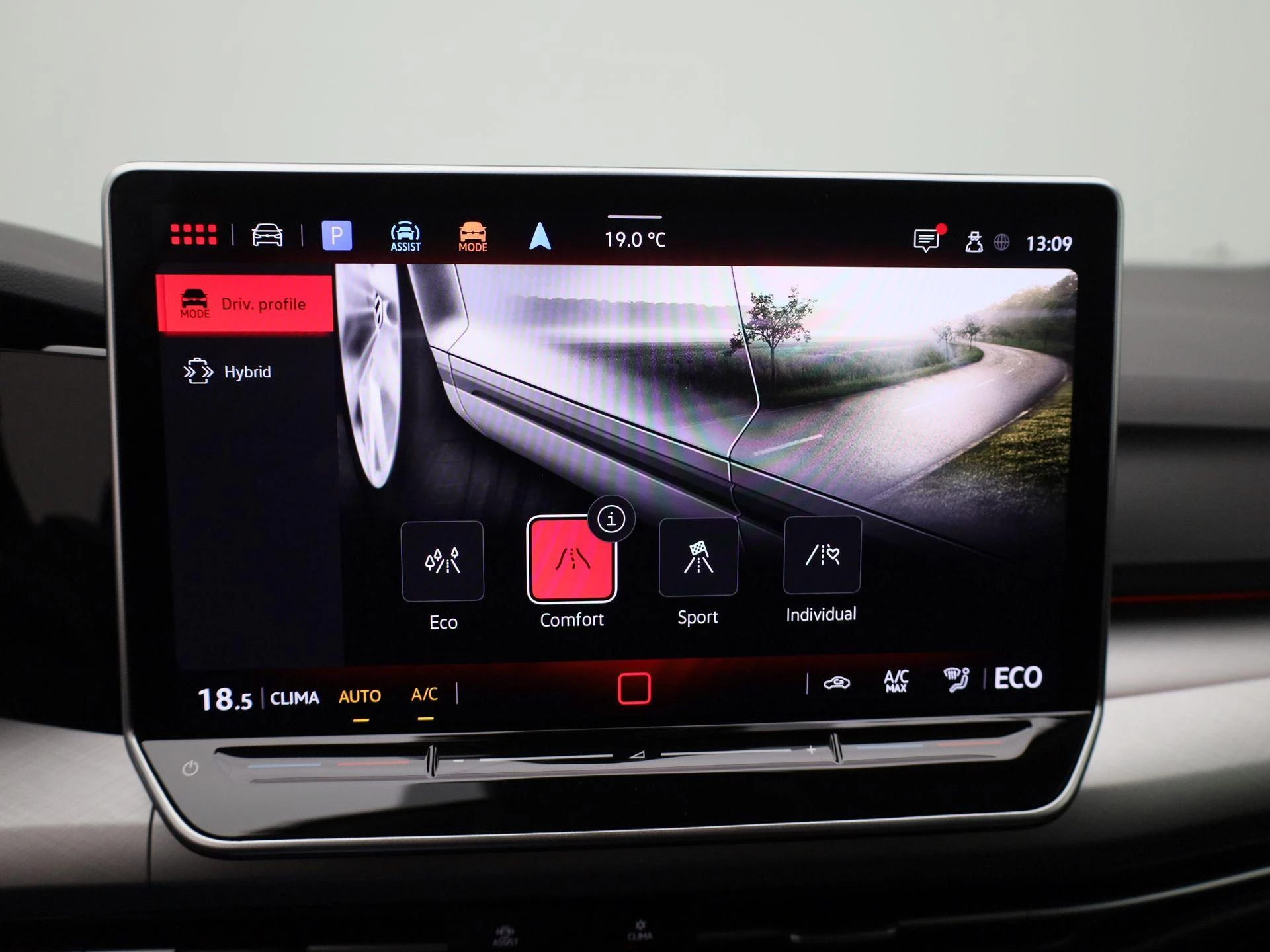 Volkswagen-Golf-image-23