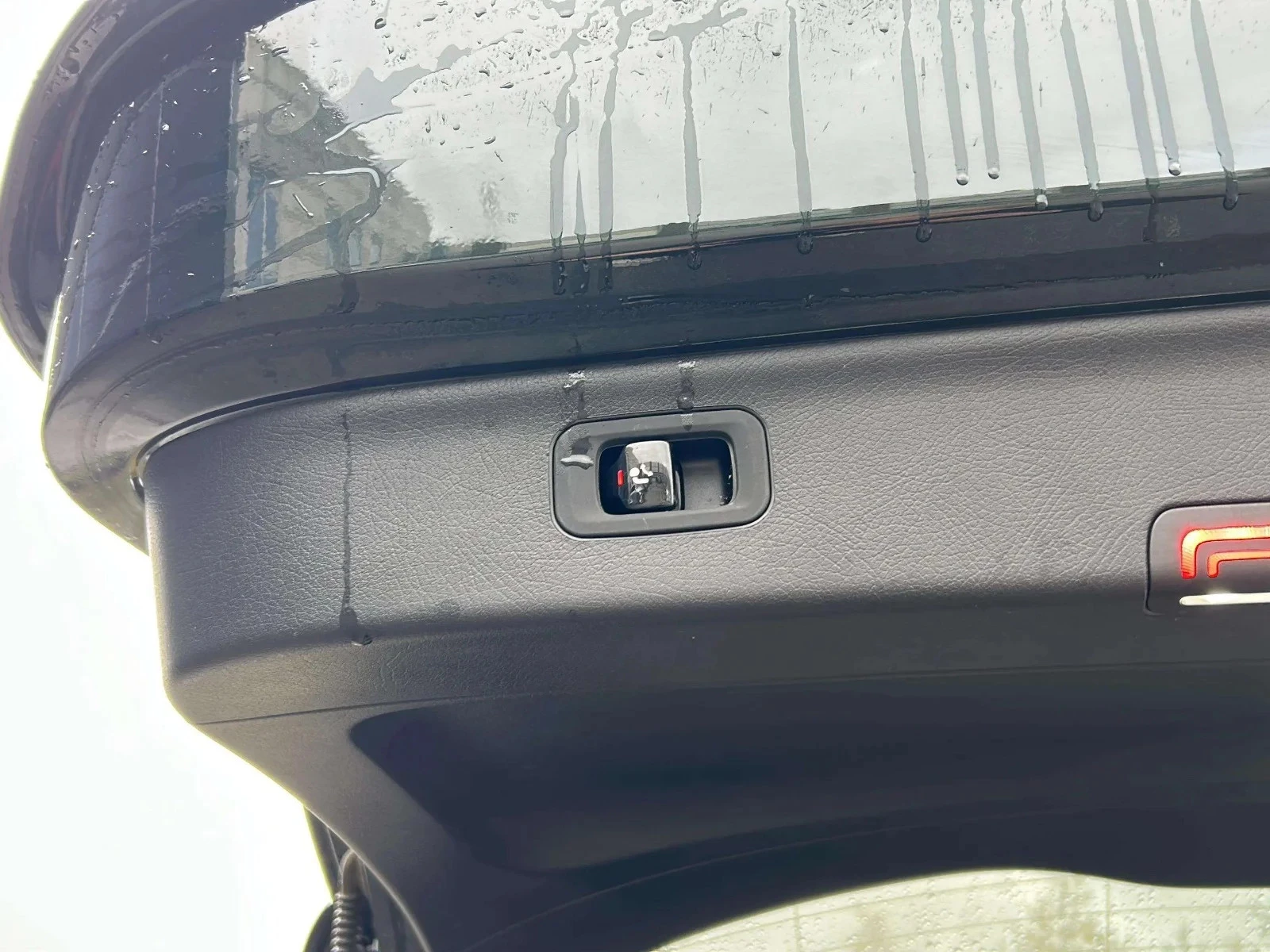 Mercedes-Benz-EQS-image-20