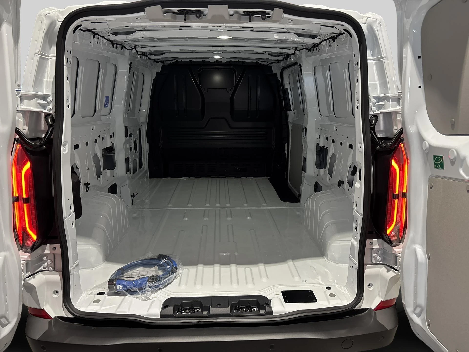 Ford-E-Transit Custom-image-6