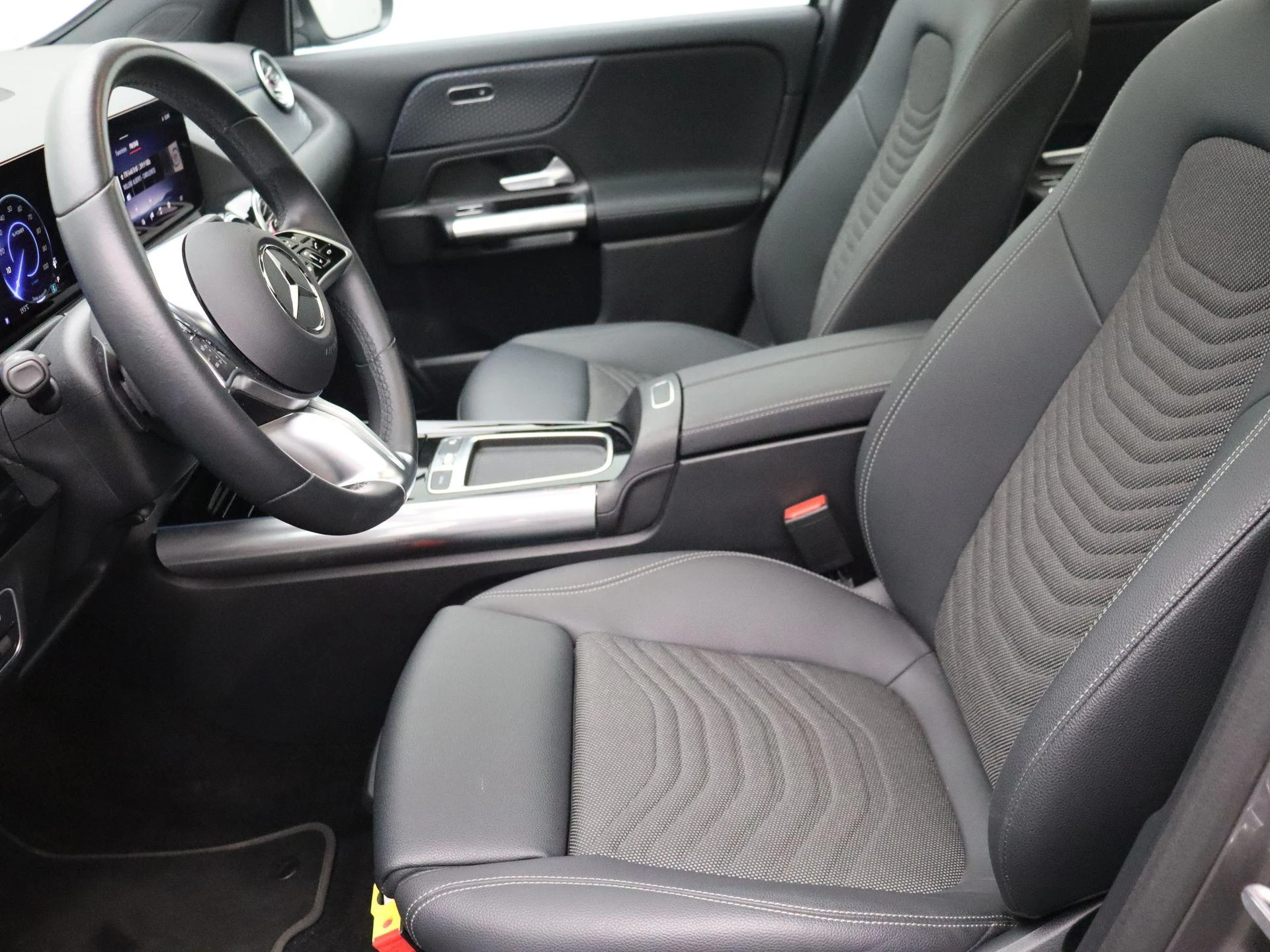 Mercedes-Benz-EQA-image-10