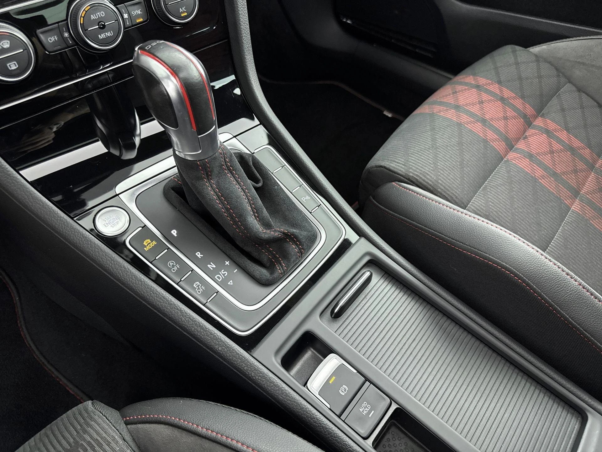 Volkswagen-Golf-image-20