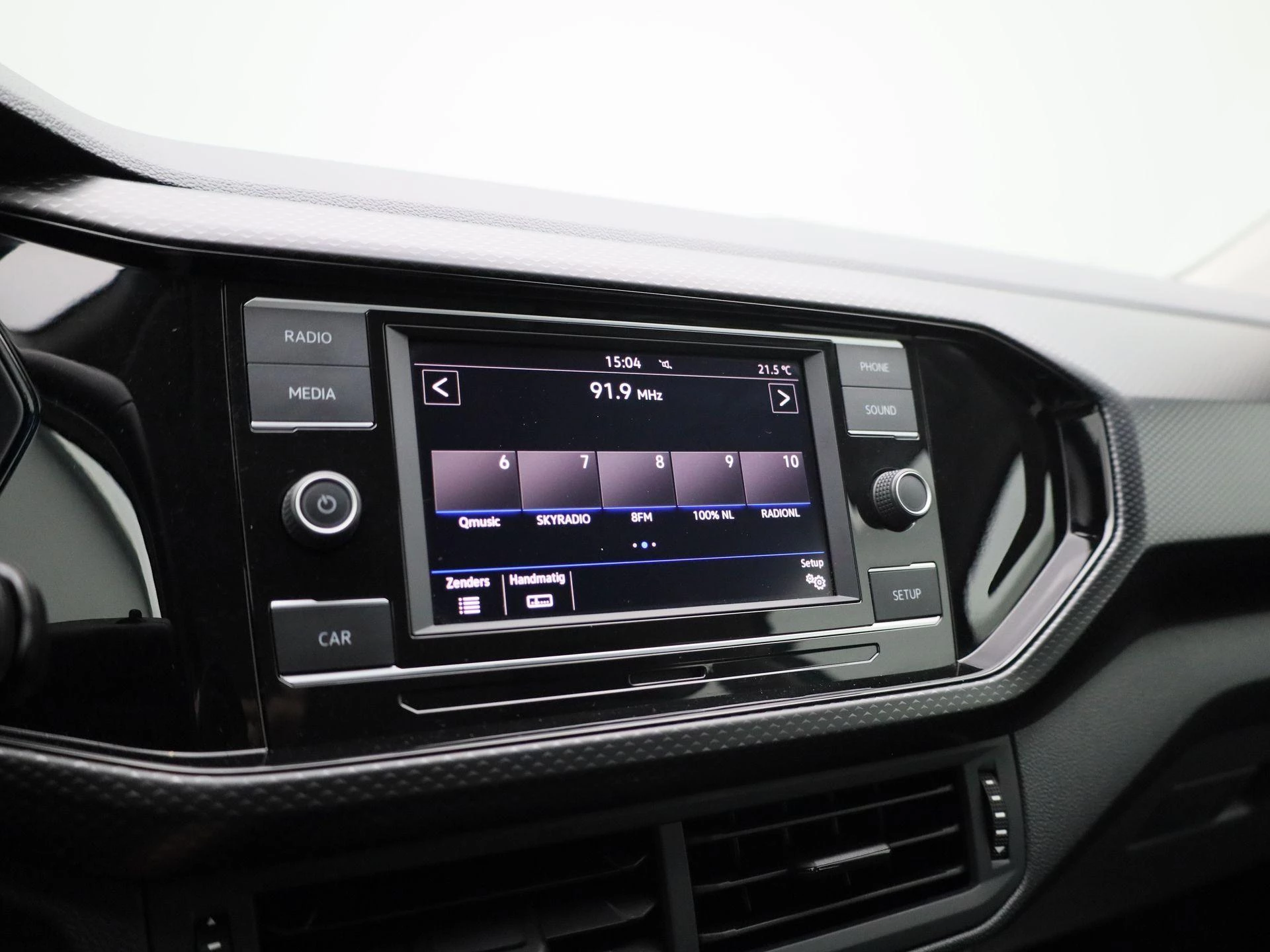 Volkswagen-T-Cross-image-16