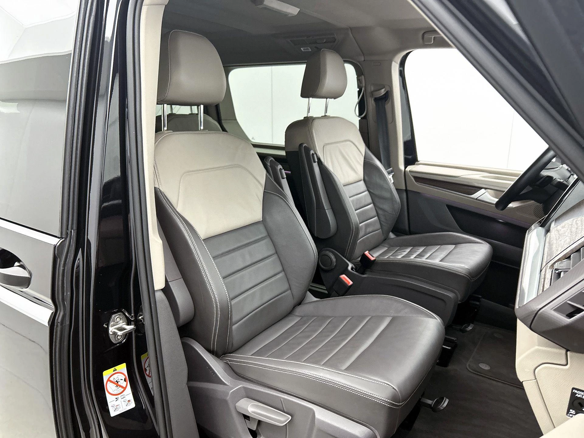 Volkswagen-Multivan-image-6