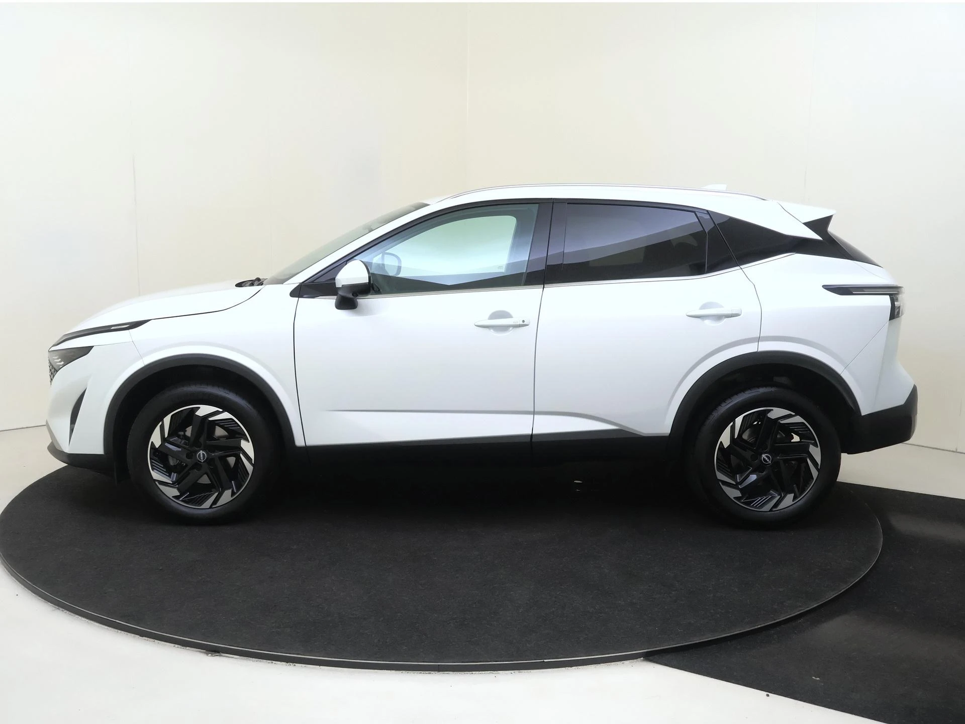 Nissan-QASHQAI-image-7