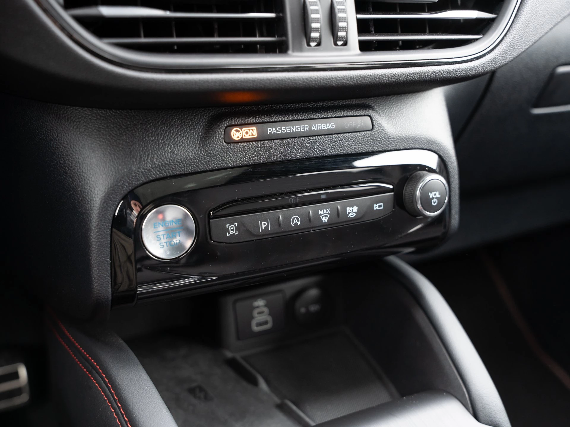 Ford Kuga ST-Line X Aut.*PANO*AHK*360GRAD*LED-MATRIX*NAVI*GRA*WINTER-PKT..