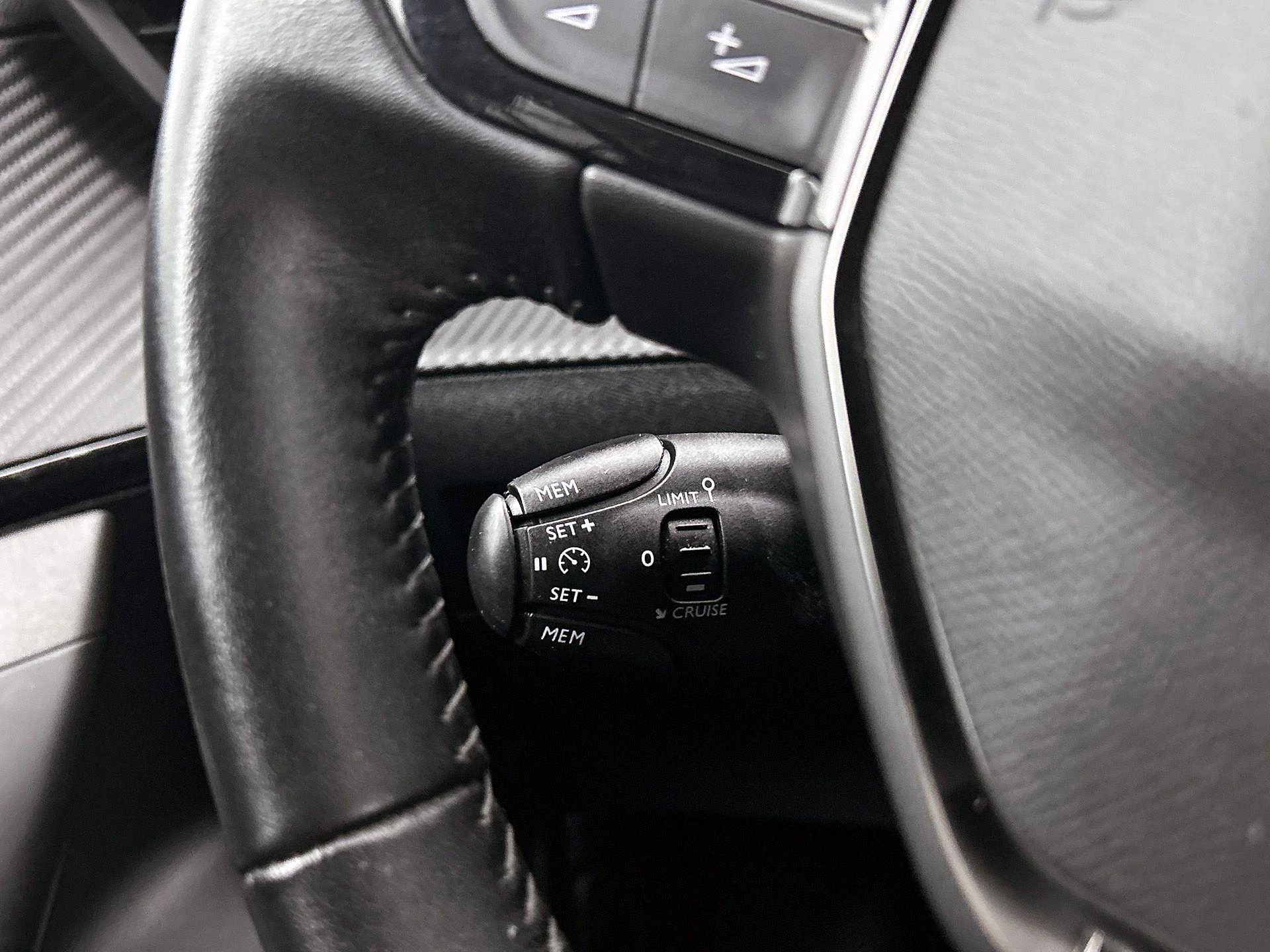 Peugeot 2008 1.2 PureTech Blue Lease Allure