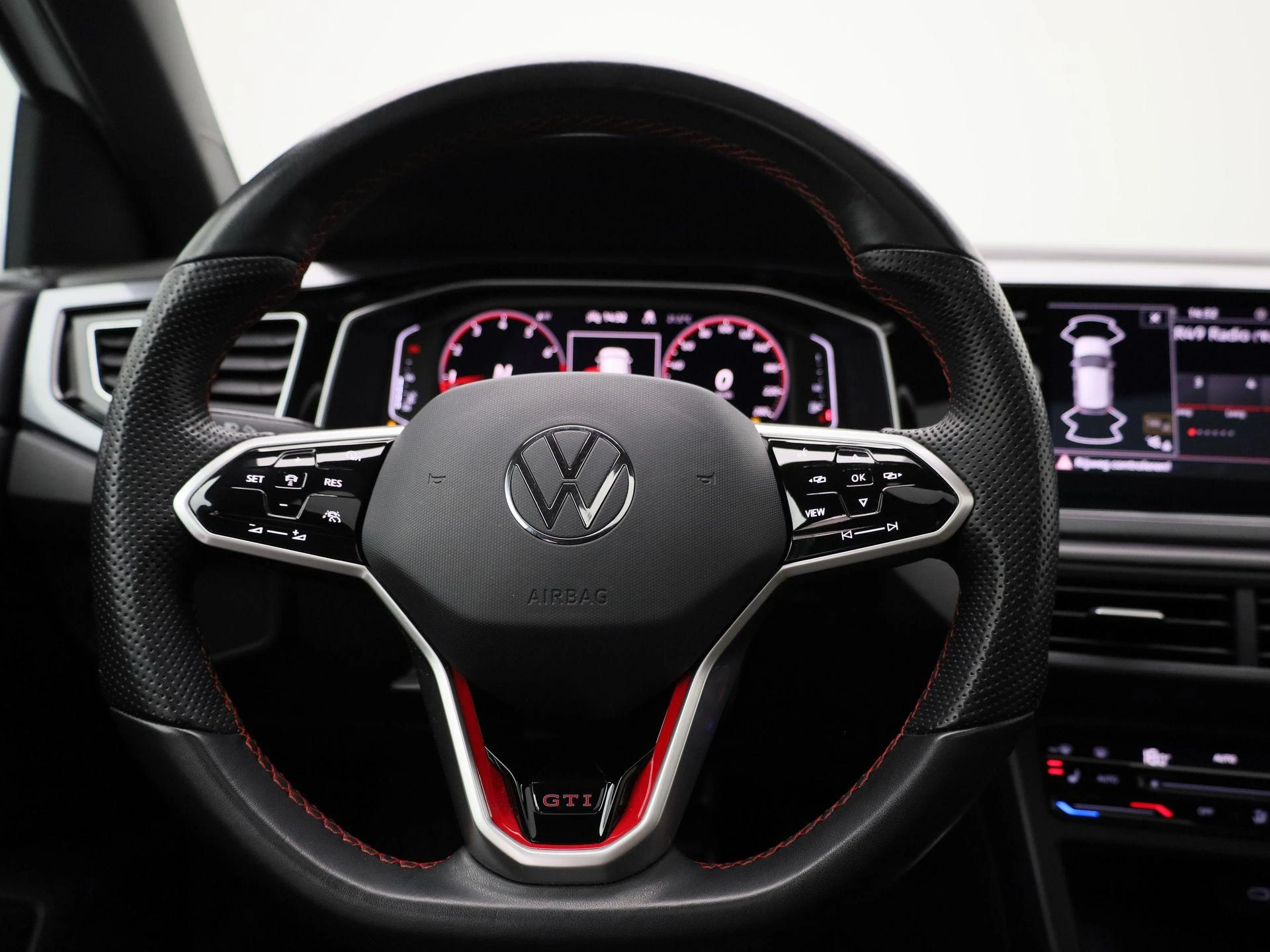 Volkswagen-Polo-image-6