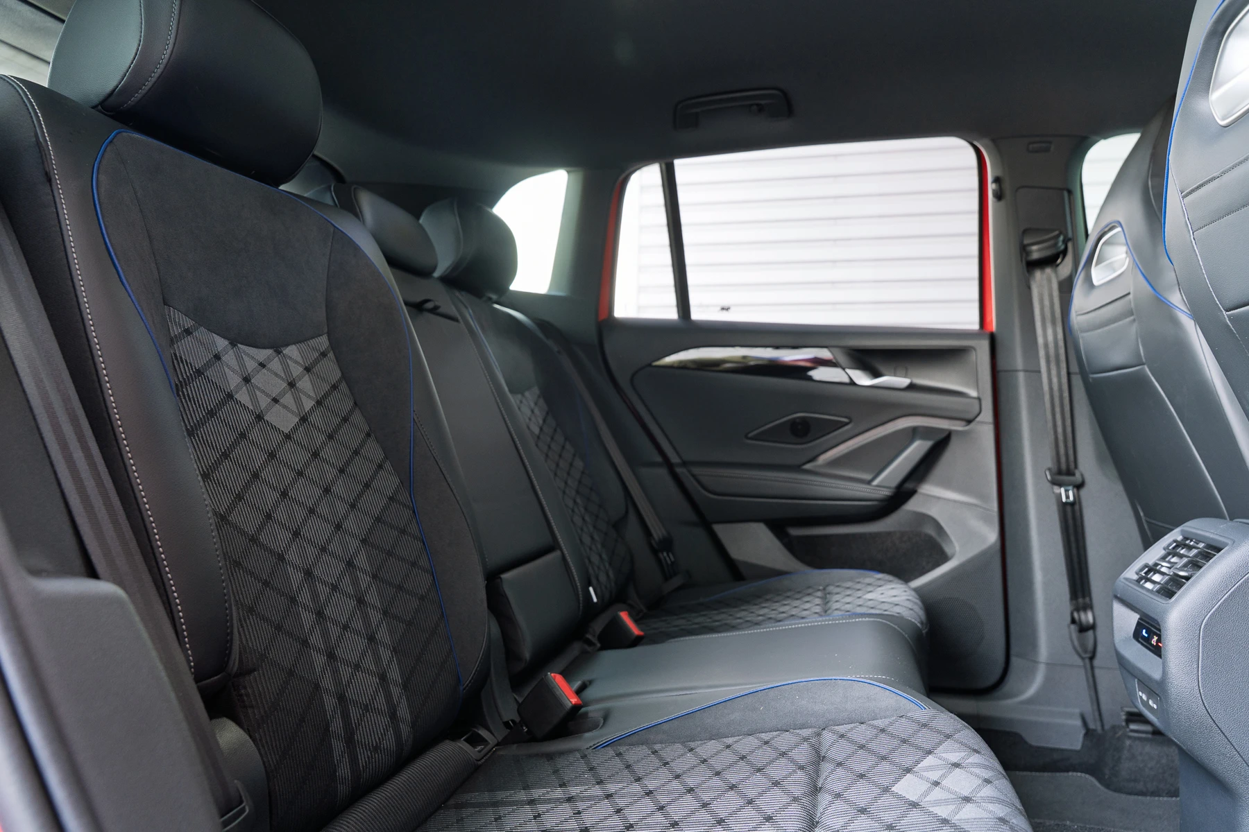 Volkswagen-Tiguan-image-38