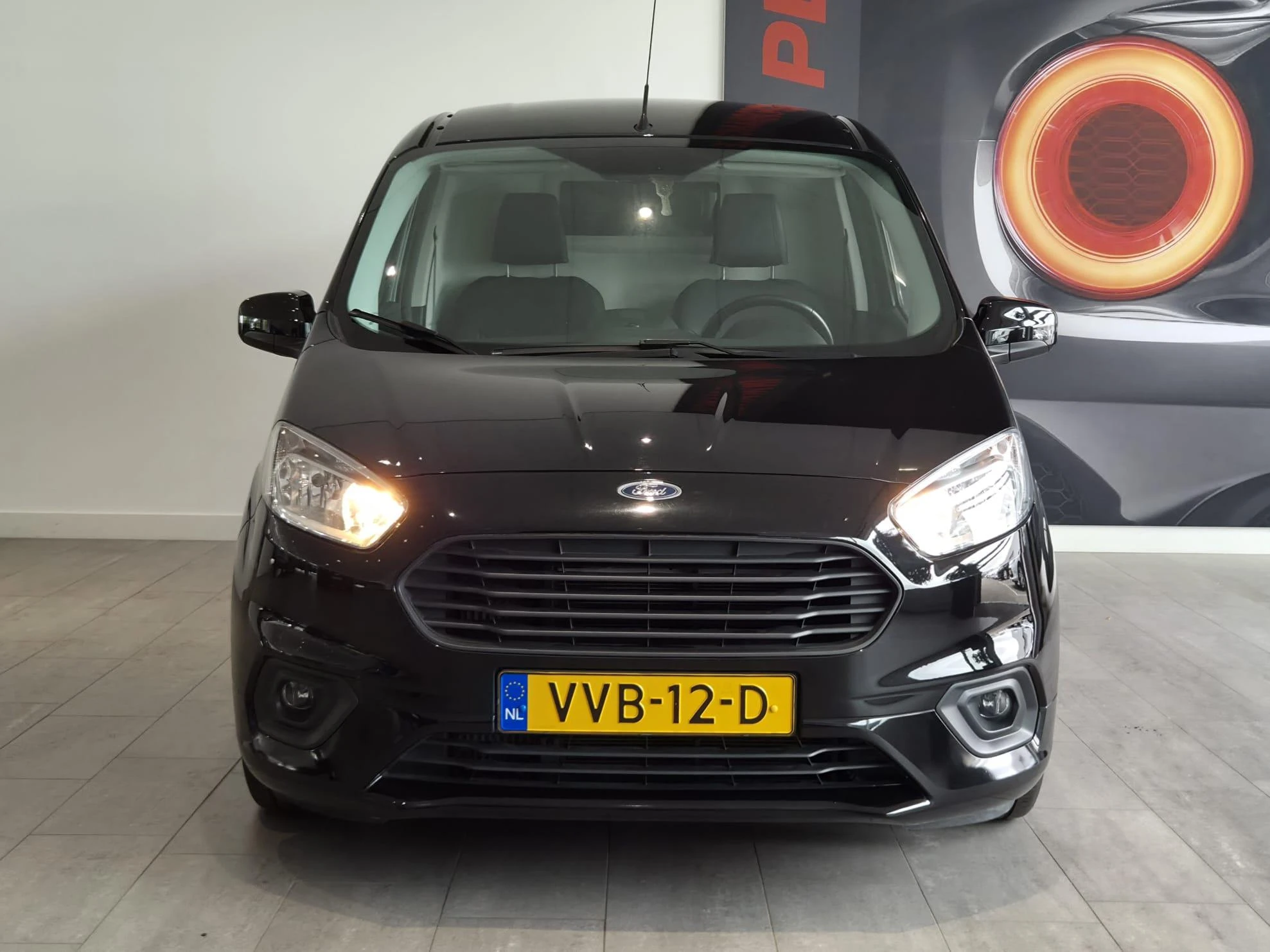 Ford-Transit Courier-image-1