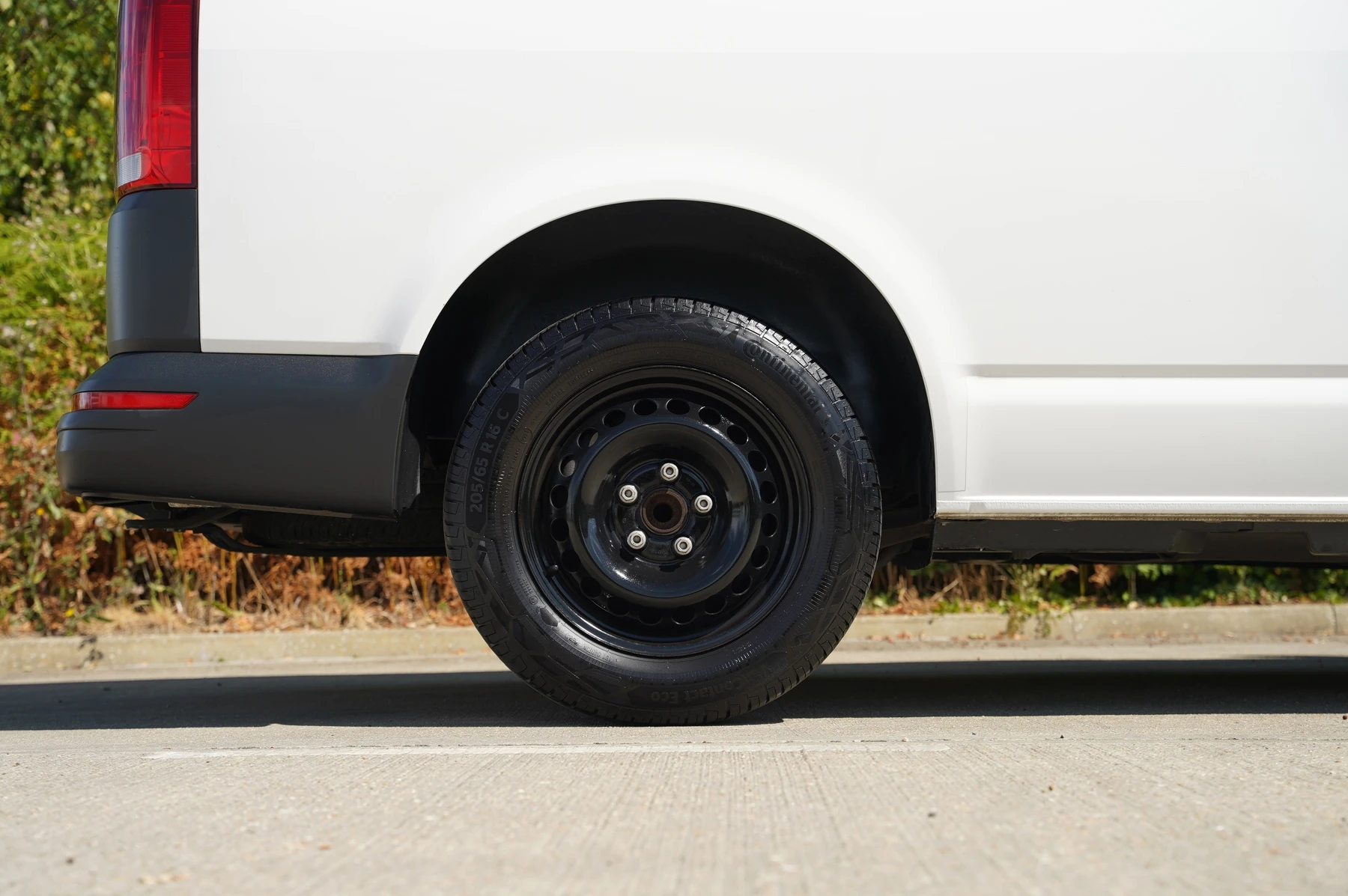 Volkswagen-Transporter-image-29