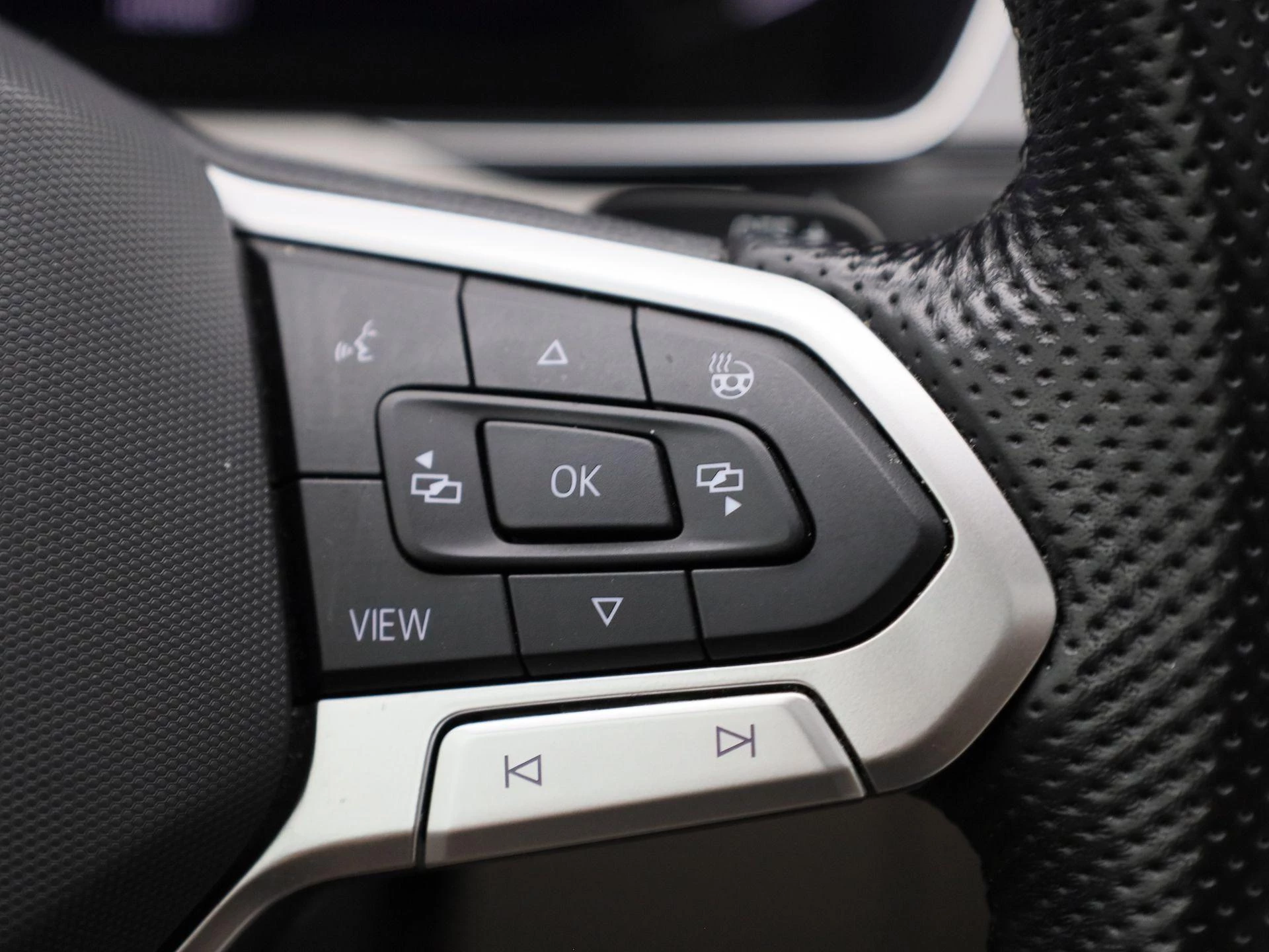 Volkswagen-Passat-image-24