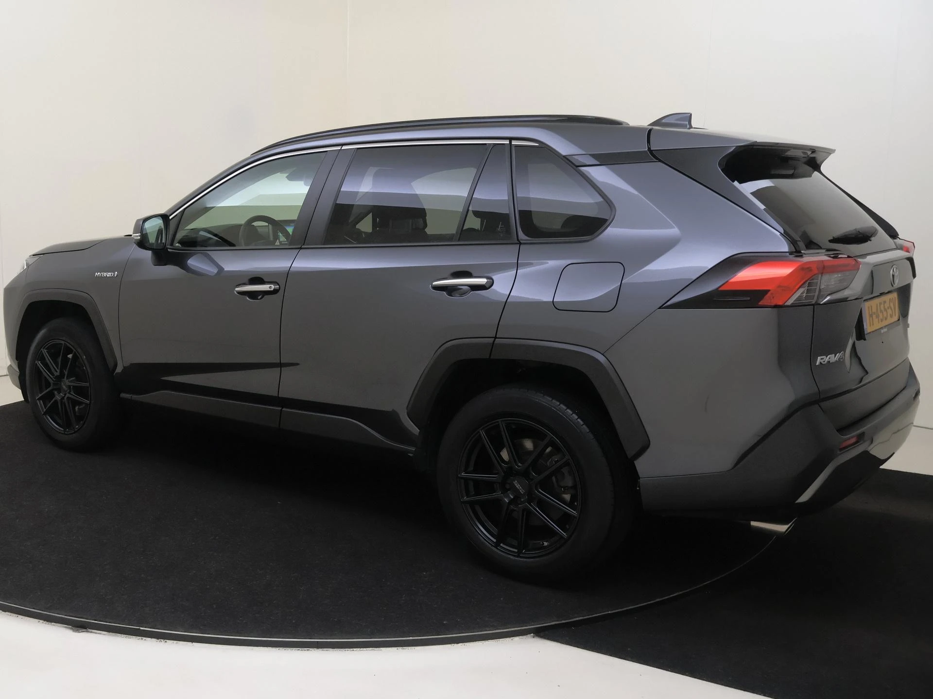 Toyota-RAV4-image-2