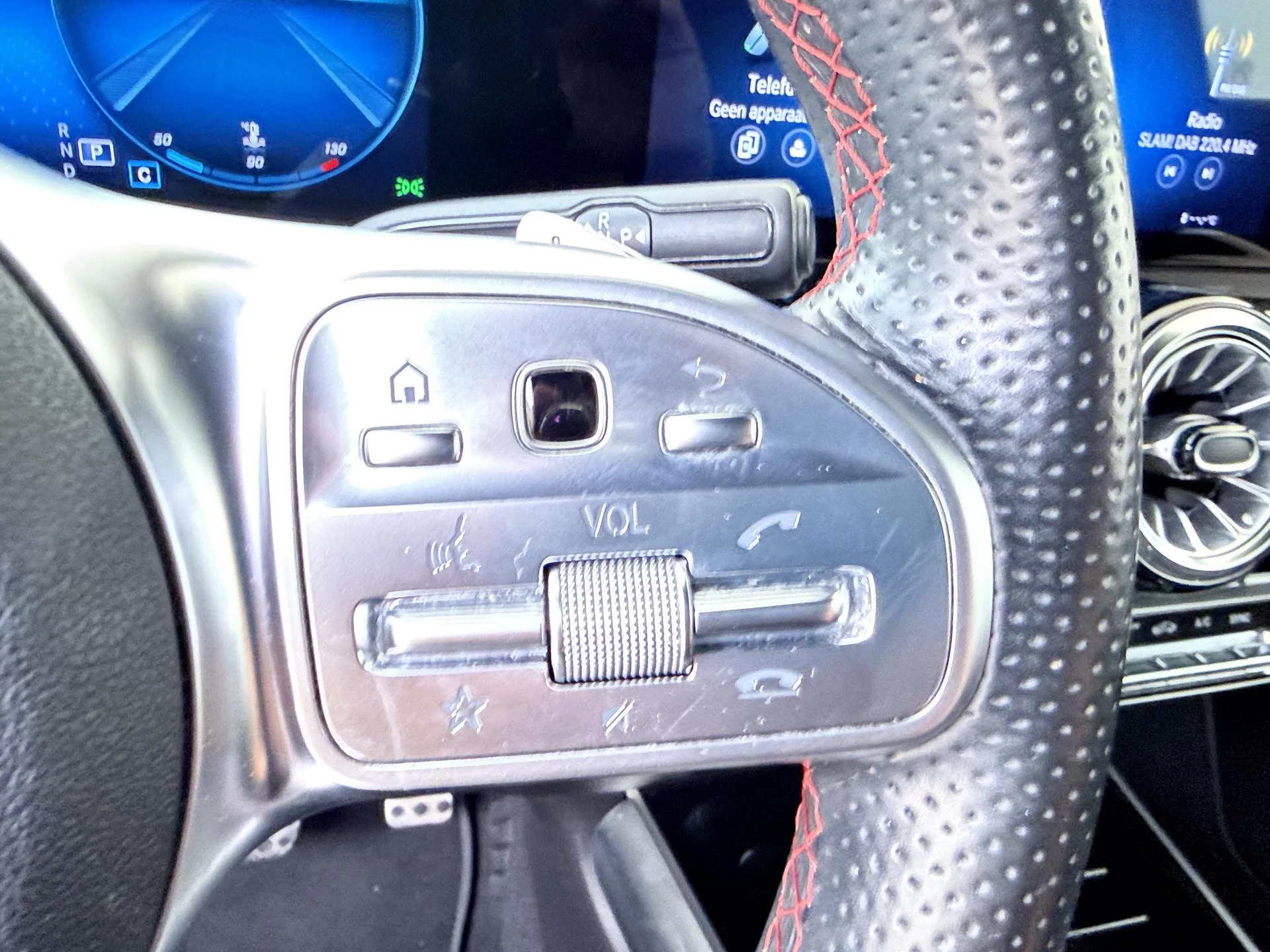 Mercedes-Benz-GLA-image-13