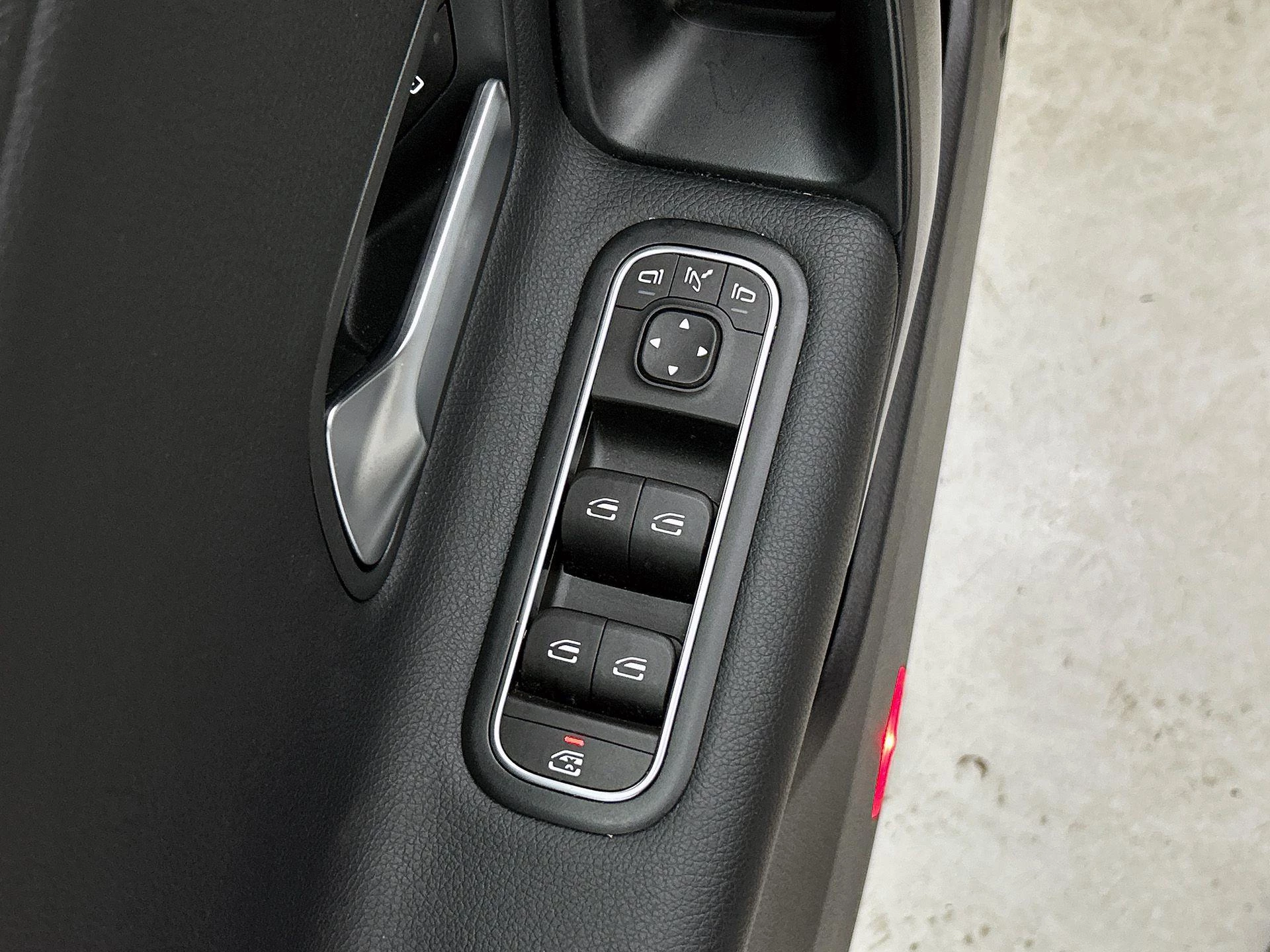 Mercedes-Benz-CLA-image-23