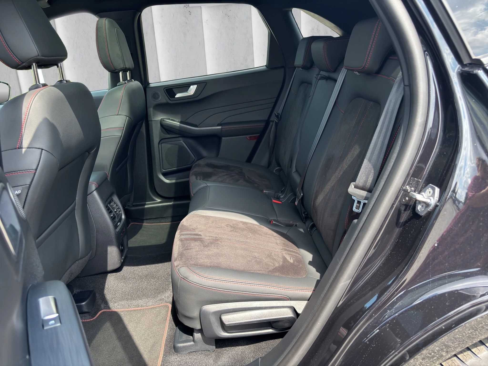 Ford Kuga ST-Line X Aut.*PANO*AHK*360GRAD*LED-MATRIX*NAVI*GRA*WINTER-PKT..