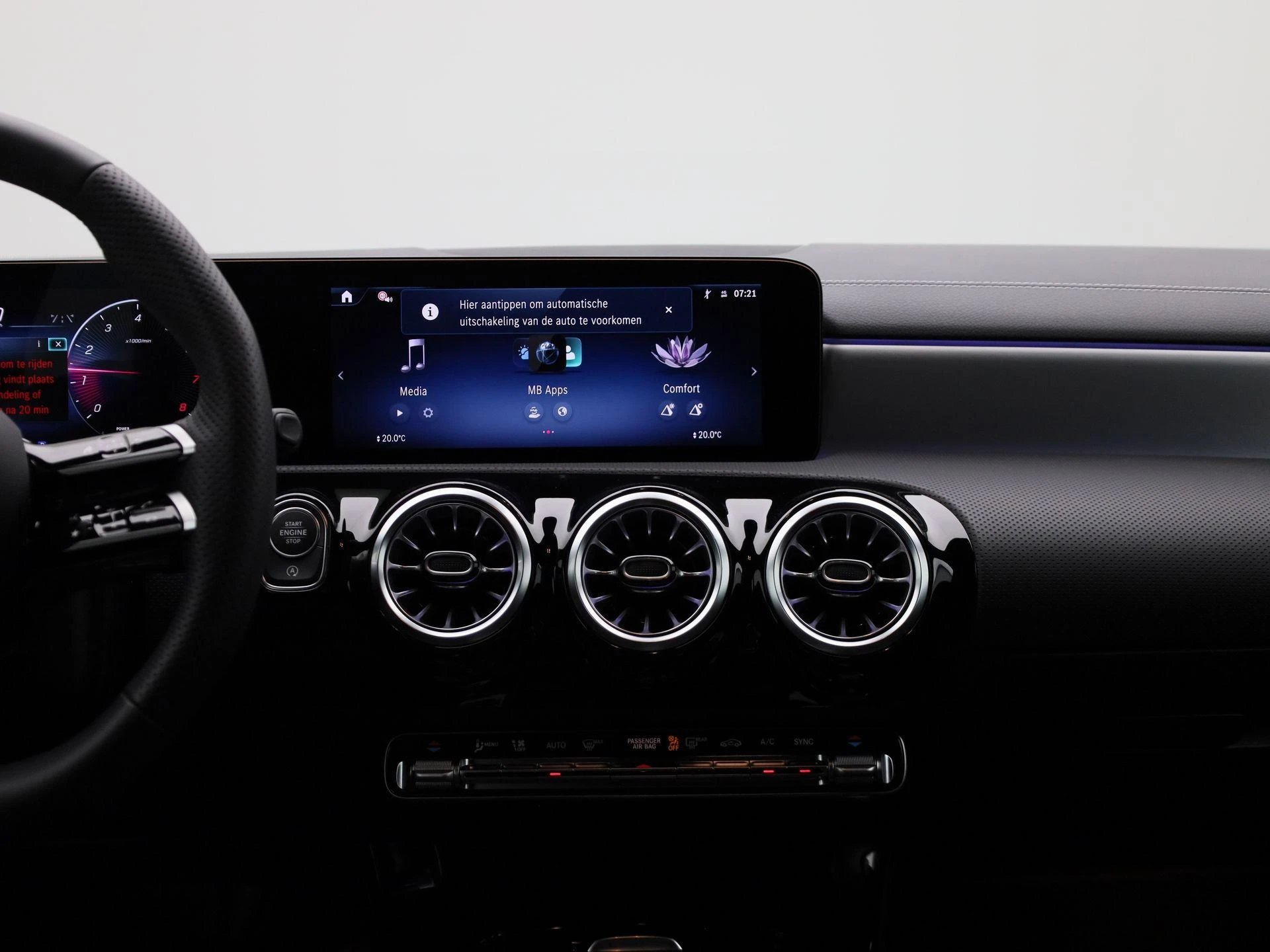 Mercedes-Benz-CLA-image-8