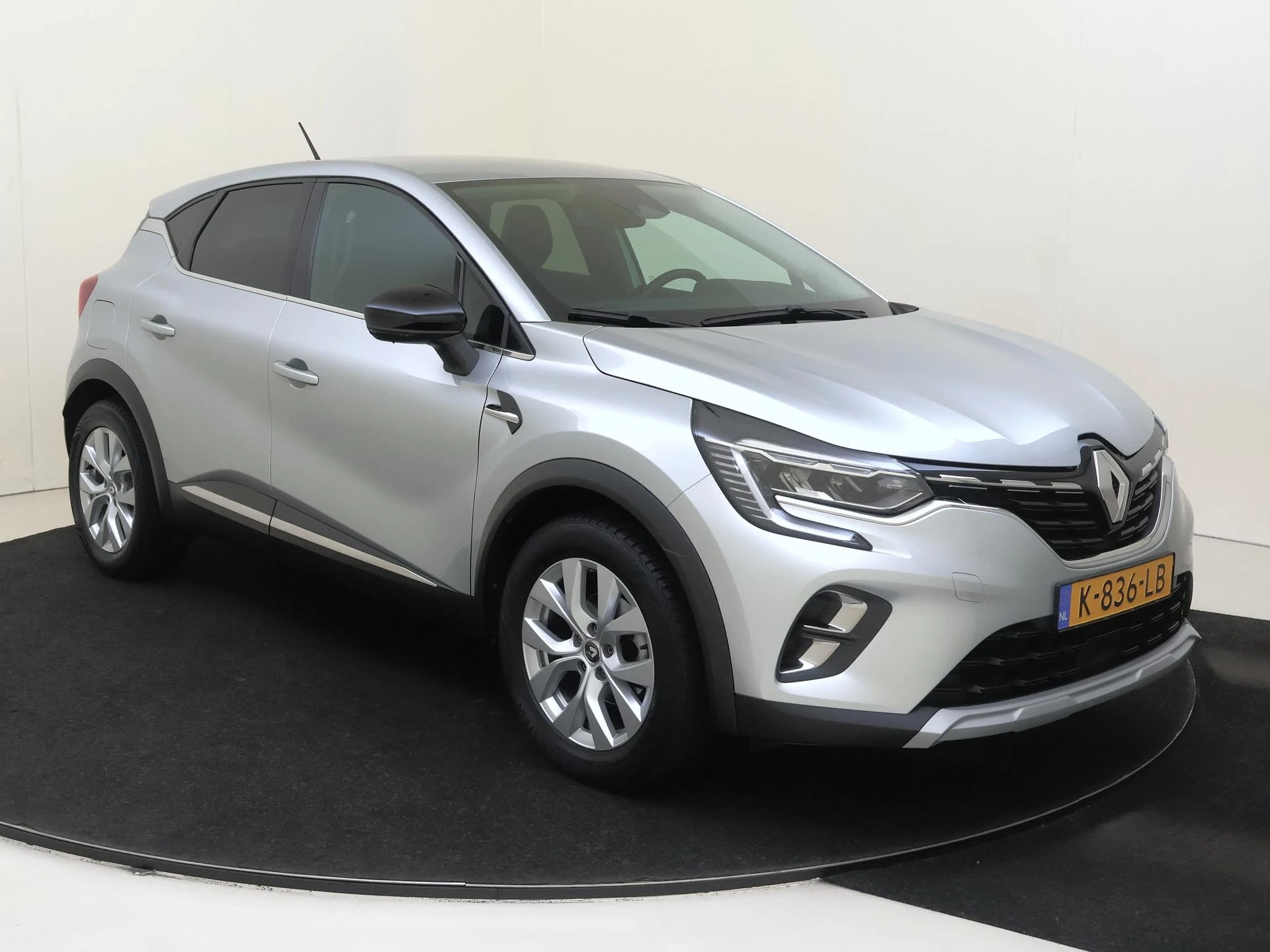 Renault-Captur-image-1
