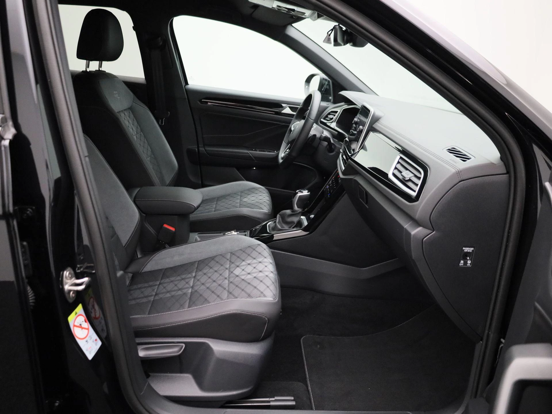 Volkswagen-T-Roc-image-41