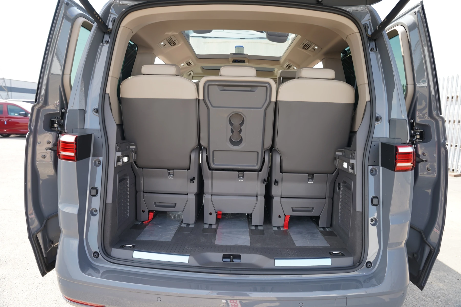 Volkswagen-Multivan-image-11