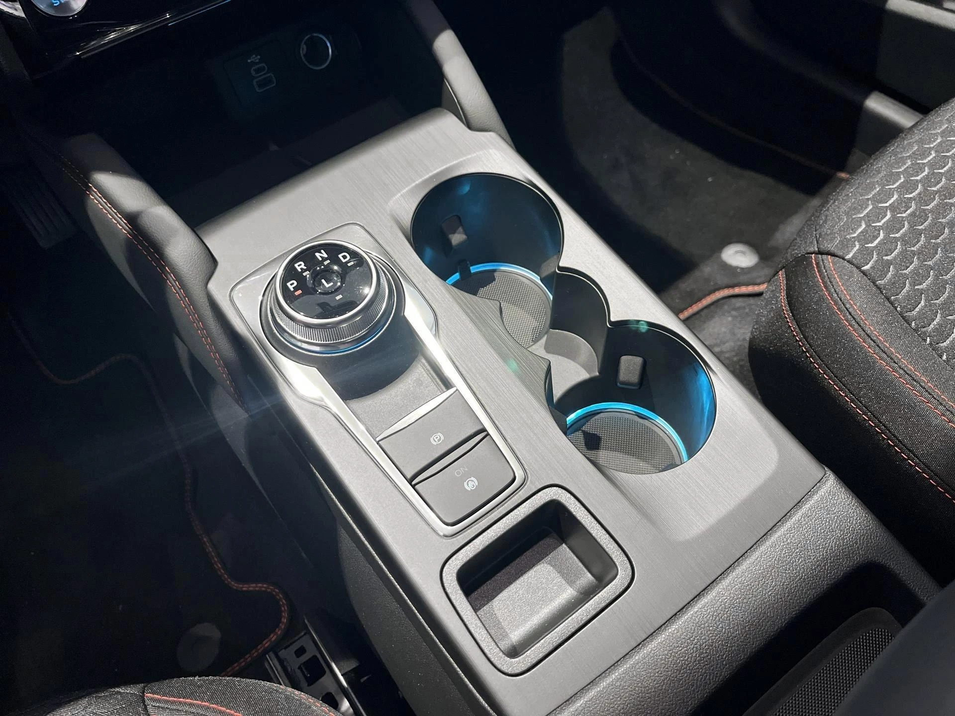 Ford Kuga 2.5i PHEV ST-Line - Driver Assist - Winterpack