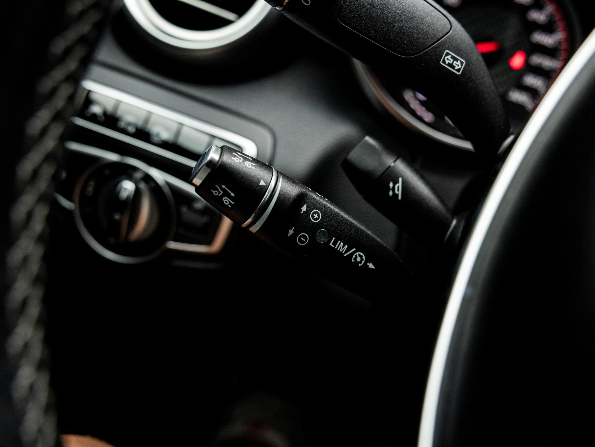 Mercedes-Benz-C-Klasse-image-35