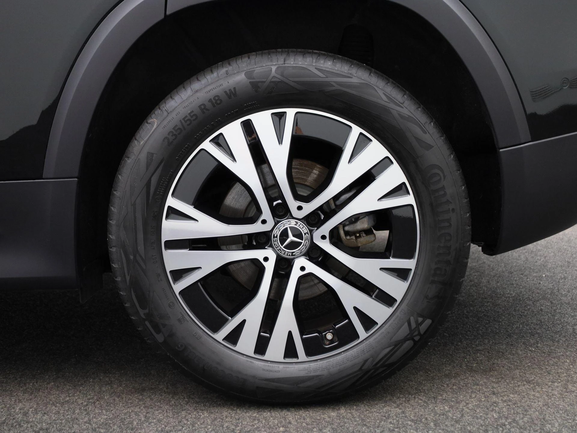 Mercedes-Benz-GLB-image-12