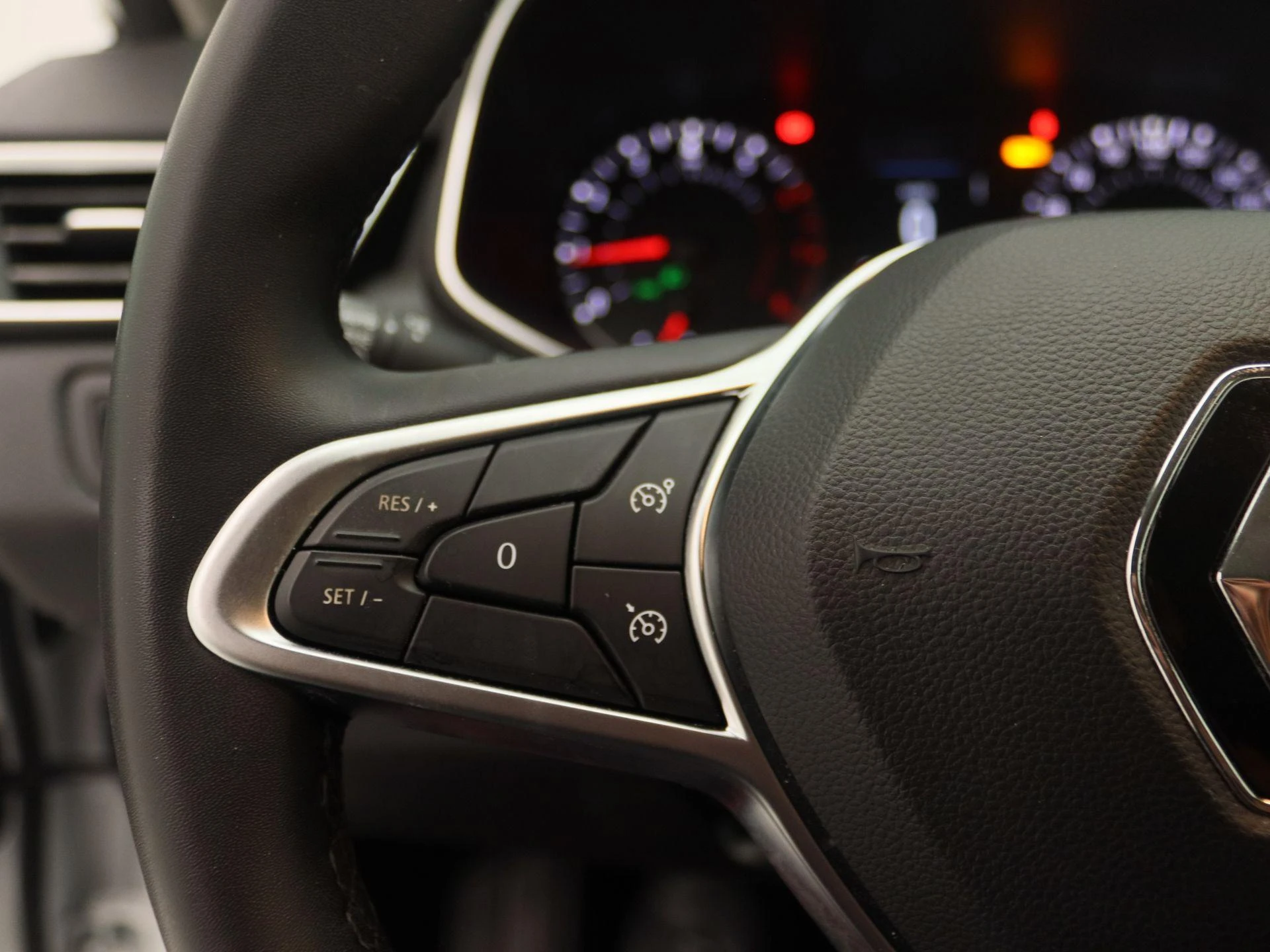 Renault-Clio-image-17