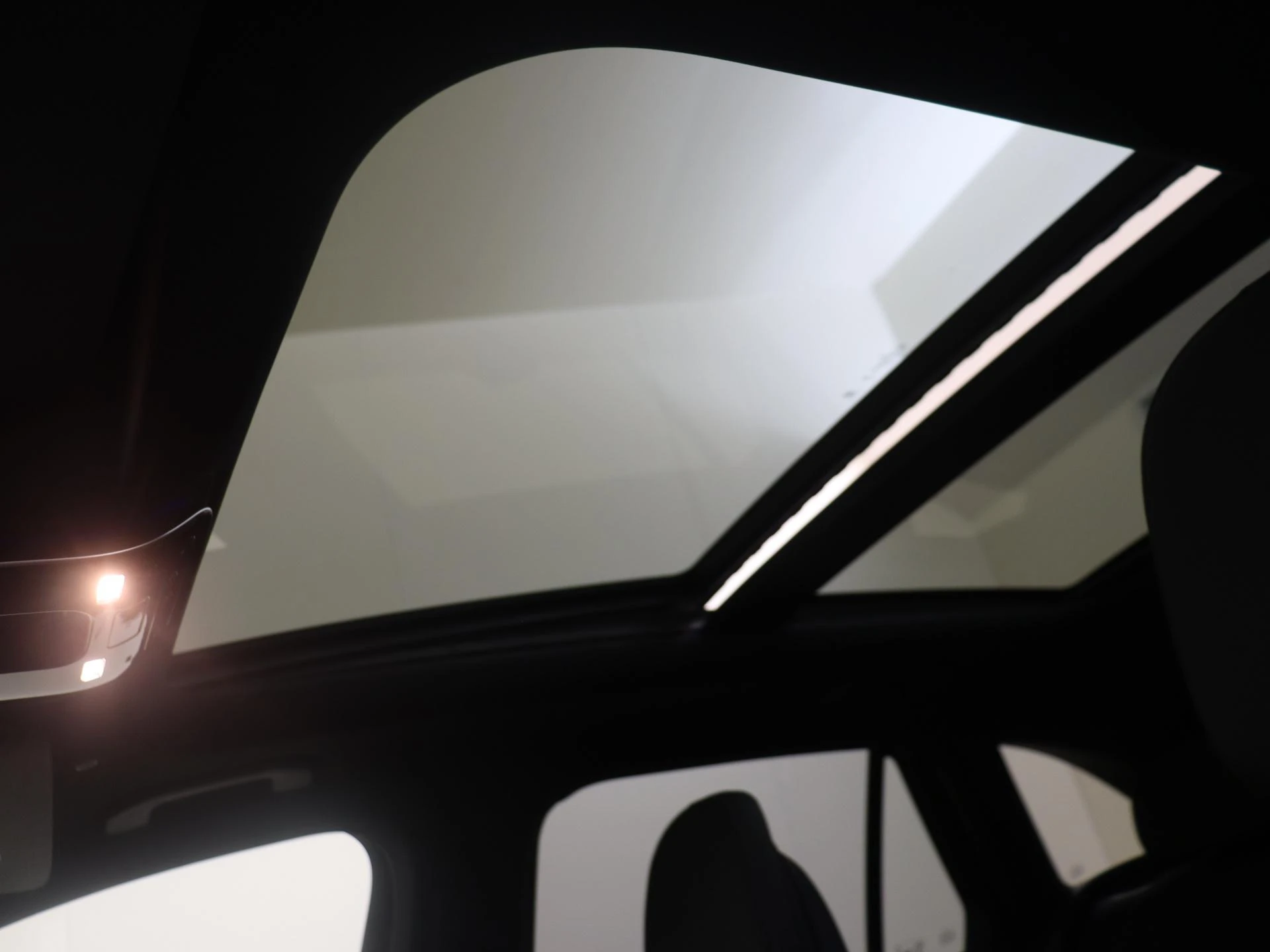 Mercedes-Benz-GLC-image-27