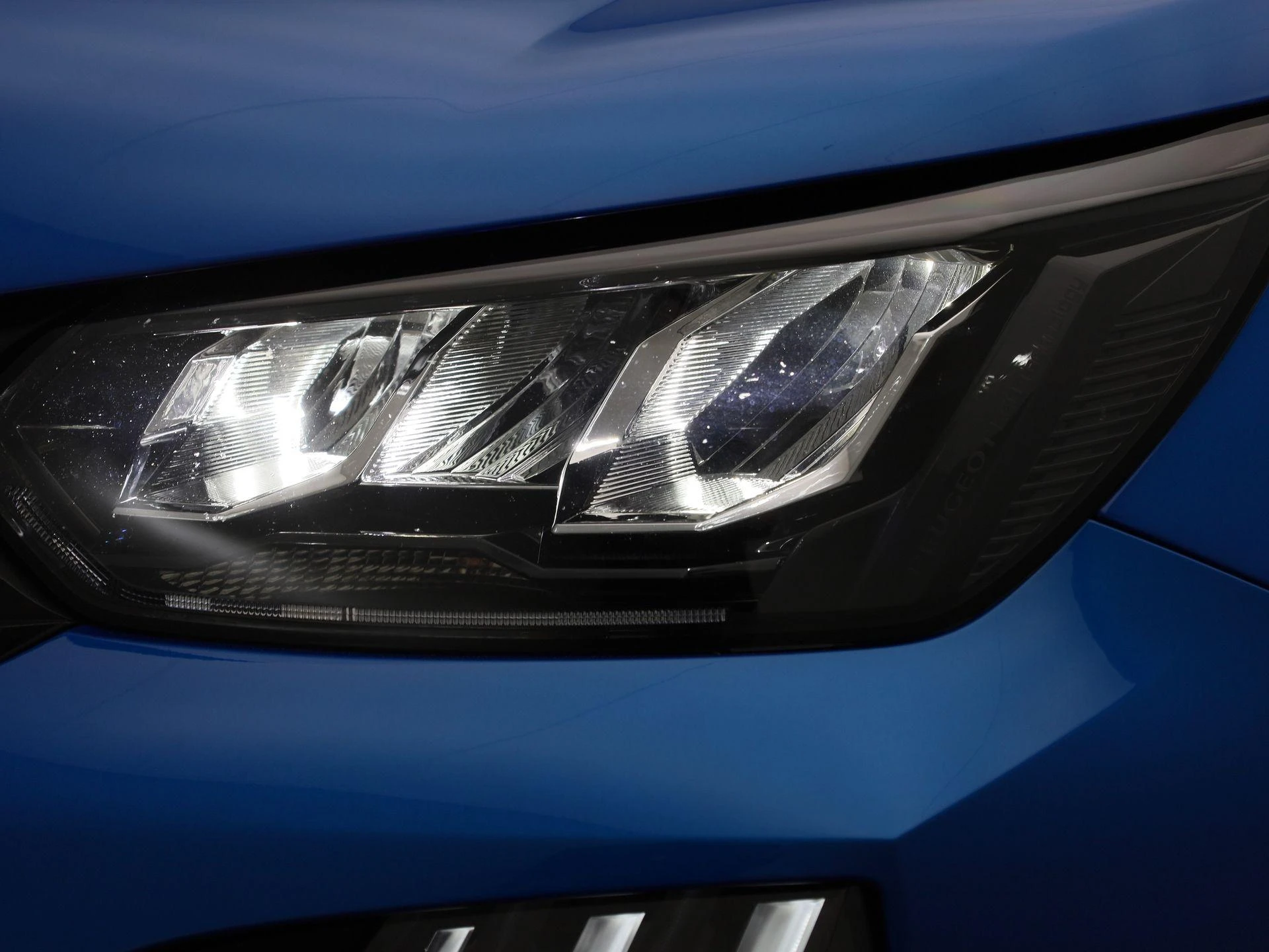 Peugeot-e-2008-image-15