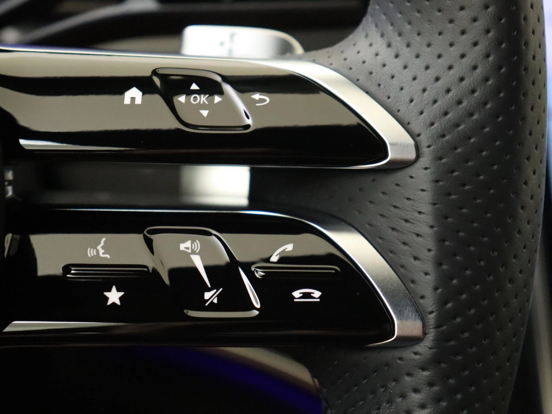 Mercedes-Benz-EQE-image-12