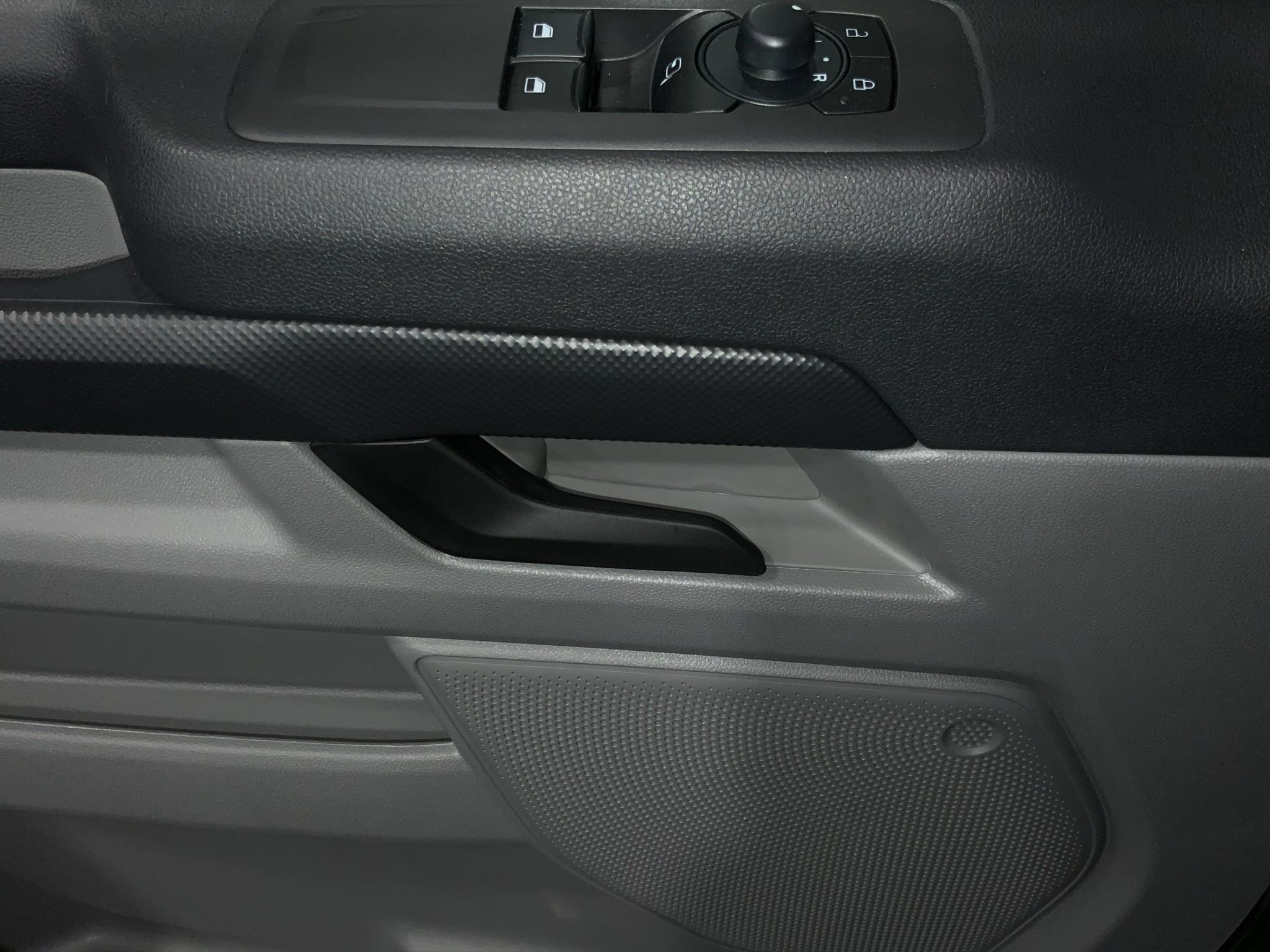 Ford Transit Custom Trend 2.5 Duratec PHEV 320 L1 CVT Kasten-LKW. 171 kW. 4-türig