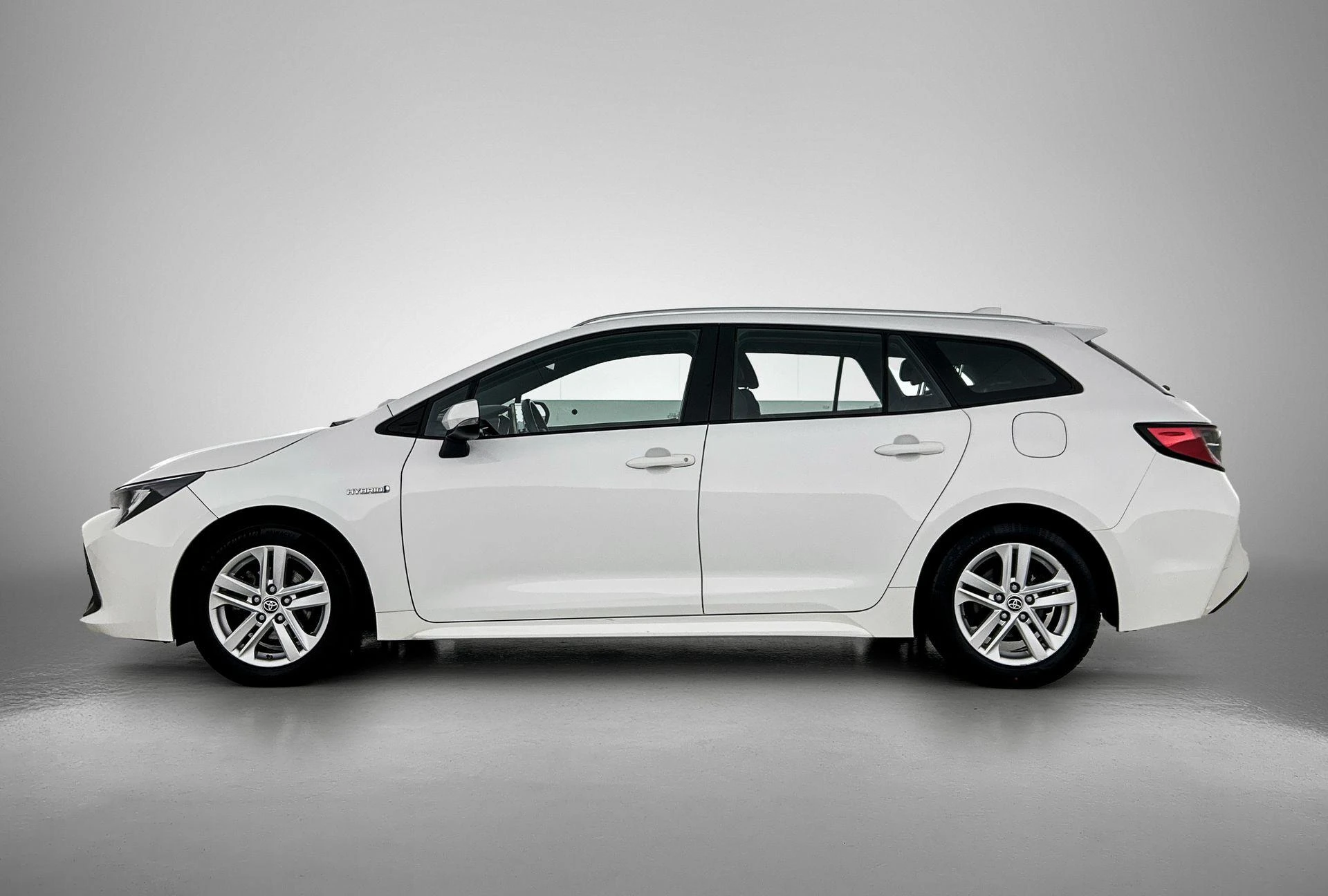 Toyota-Corolla Touring Sports-image-1