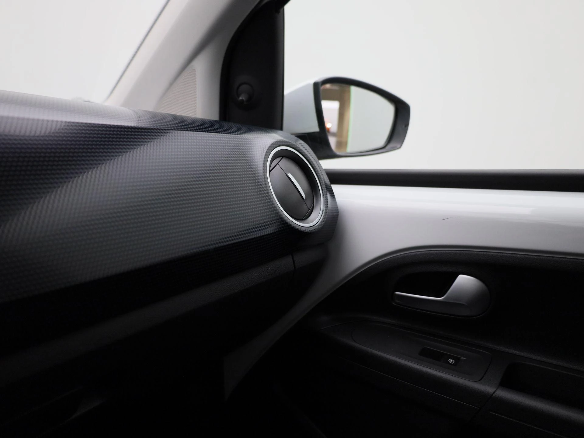 Volkswagen-up!-image-20